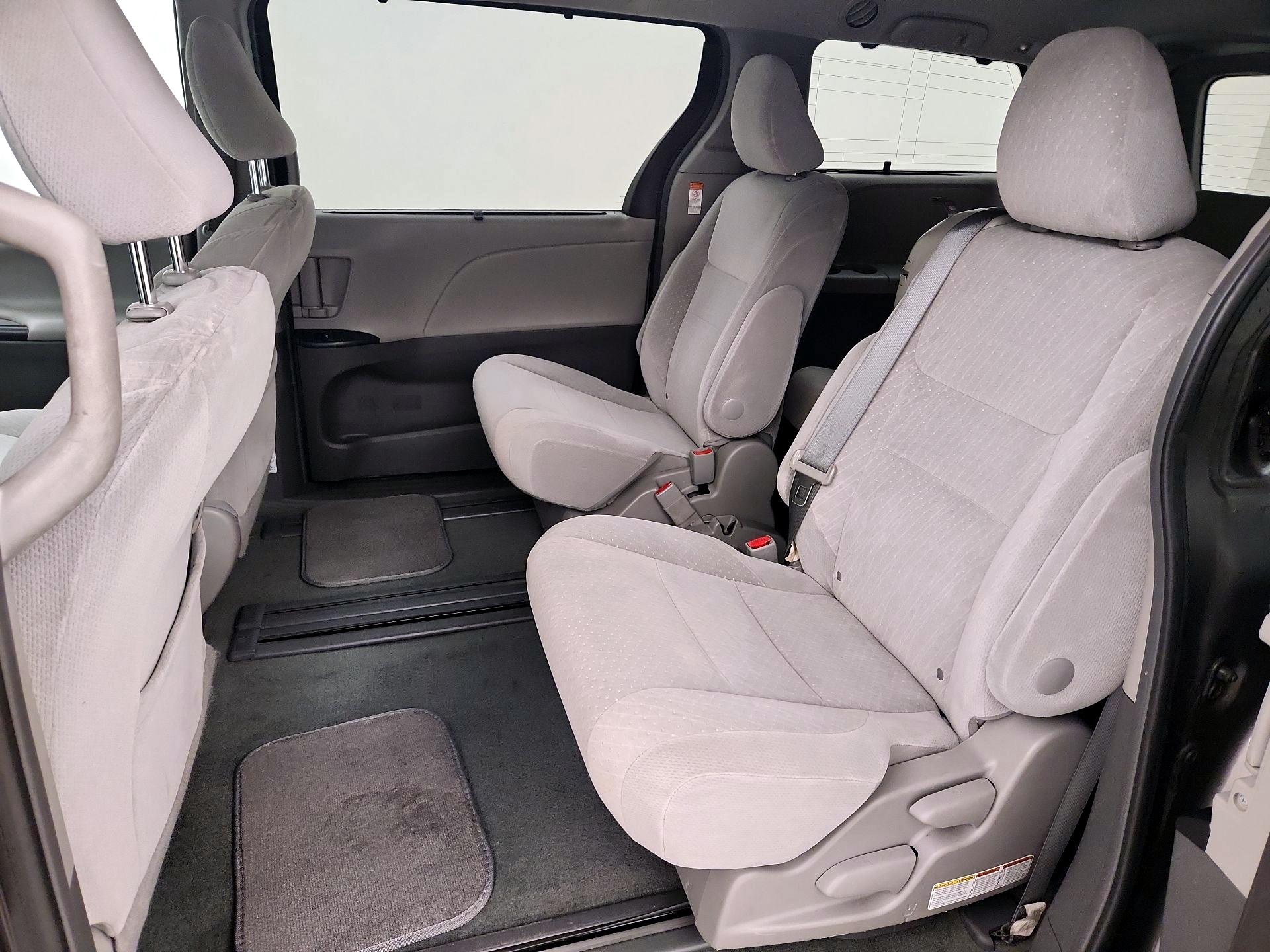 Thumbnail: 2016 Toyota Sienna - 19