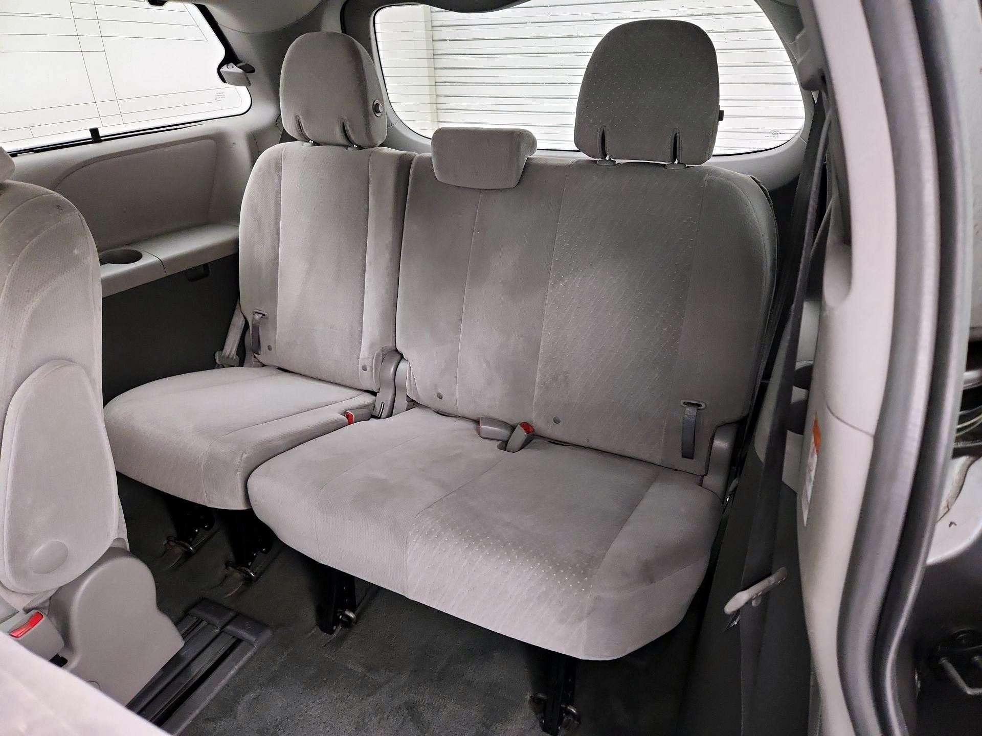 Thumbnail: 2016 Toyota Sienna - 20