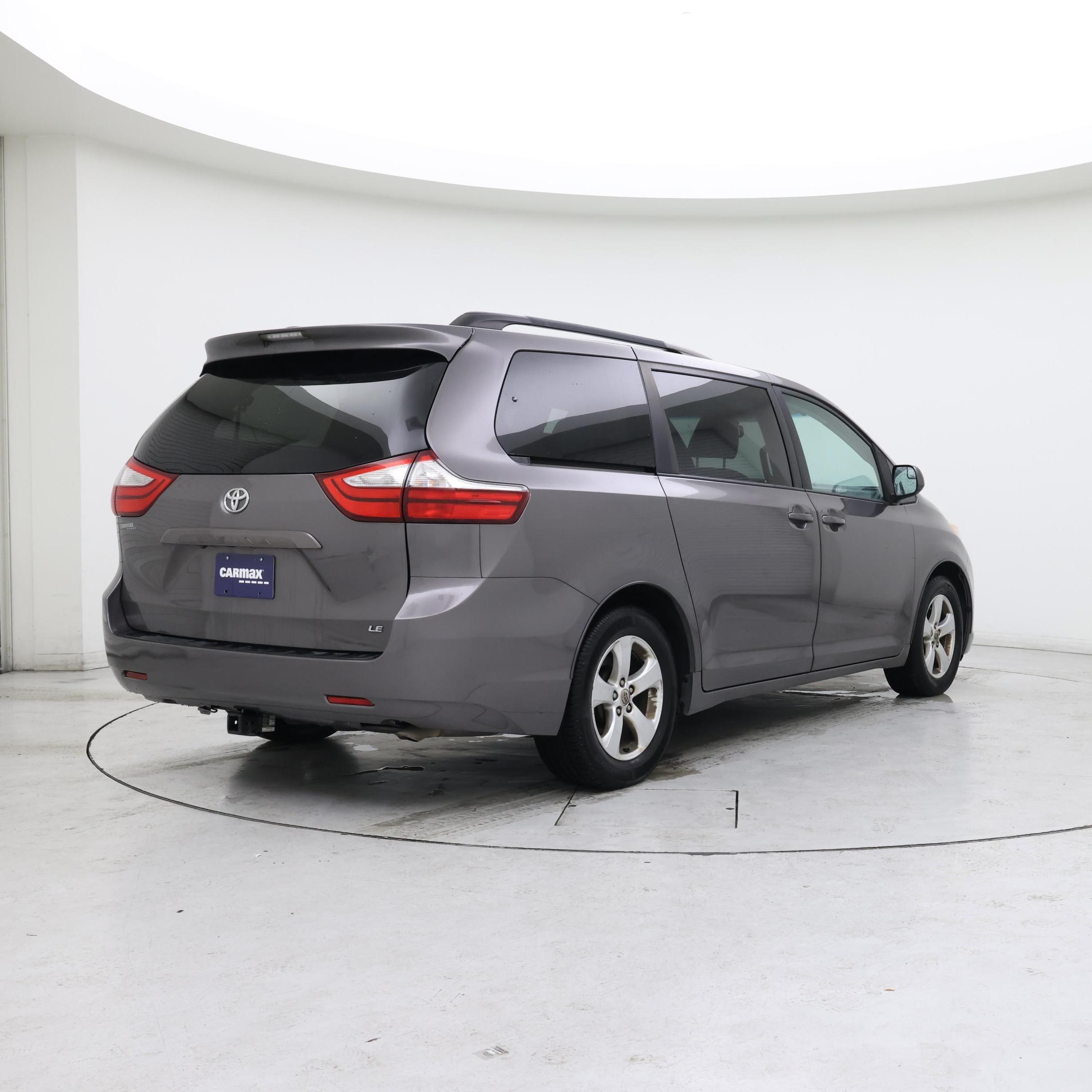 Thumbnail: 2016 Toyota Sienna - 8