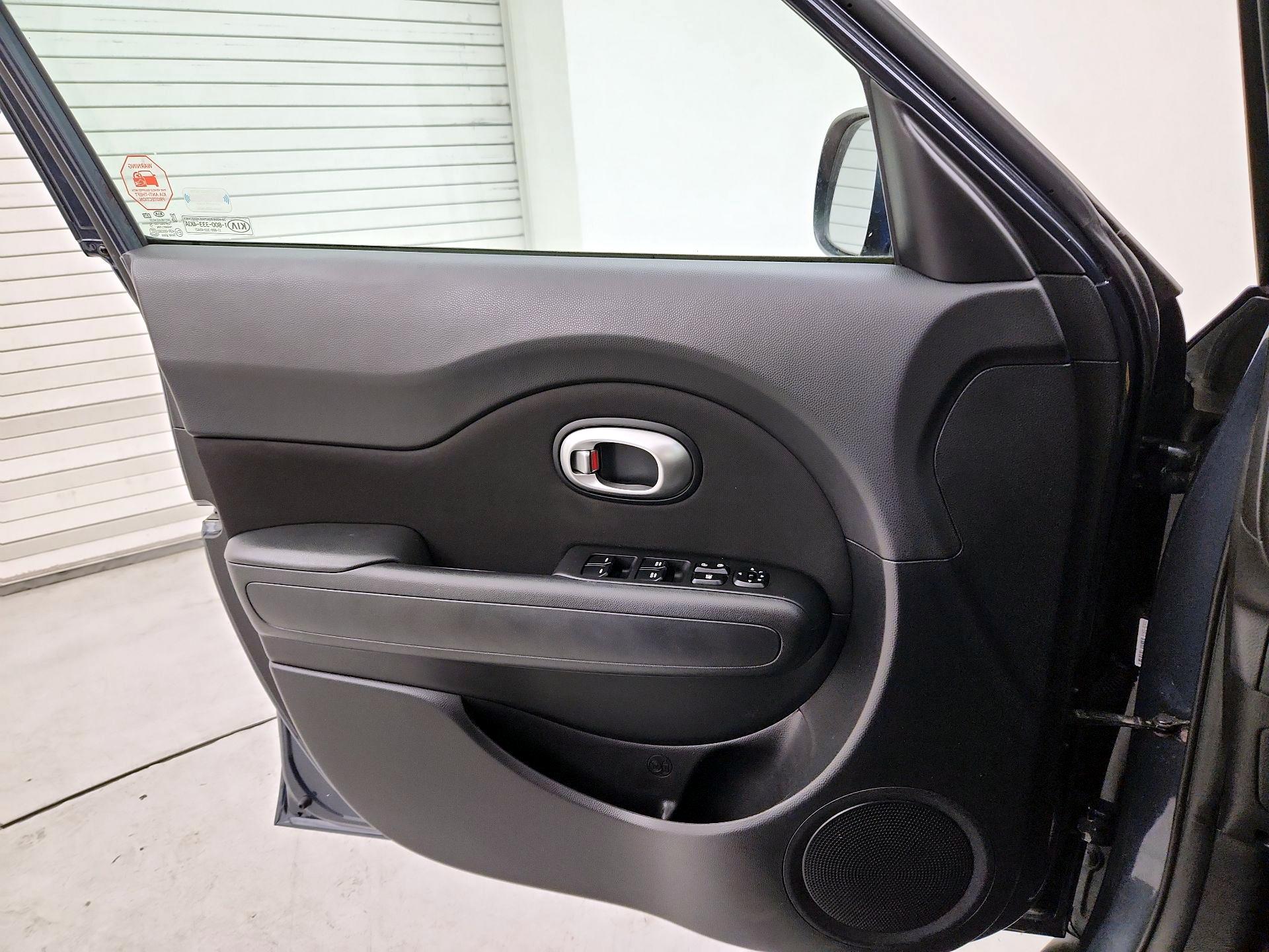 Thumbnail: 2016 Kia Soul - 12