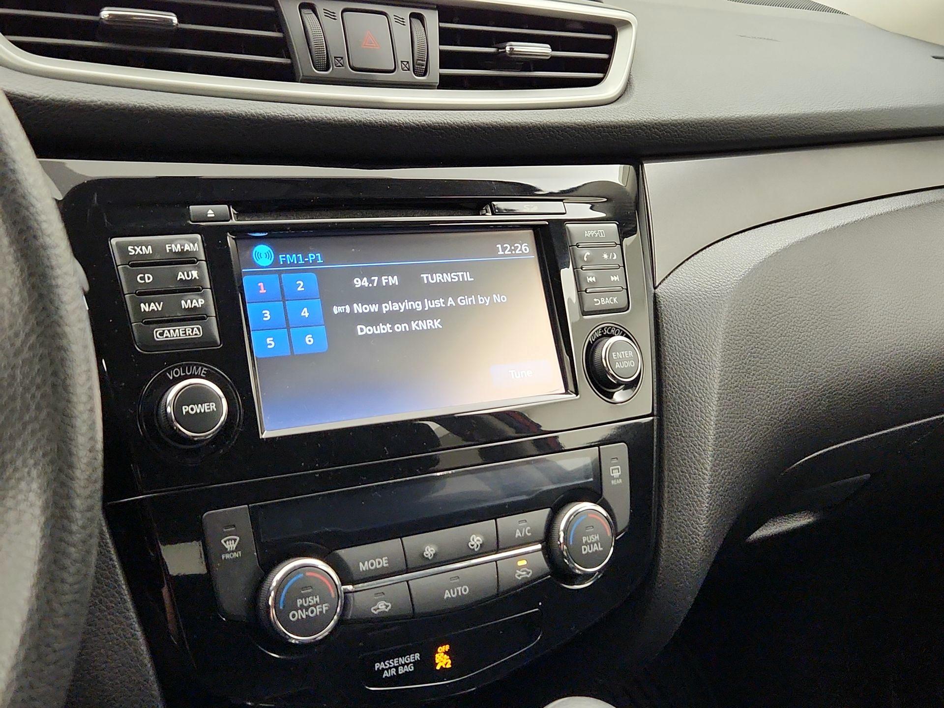 Thumbnail: 2016 Nissan Rogue - 16