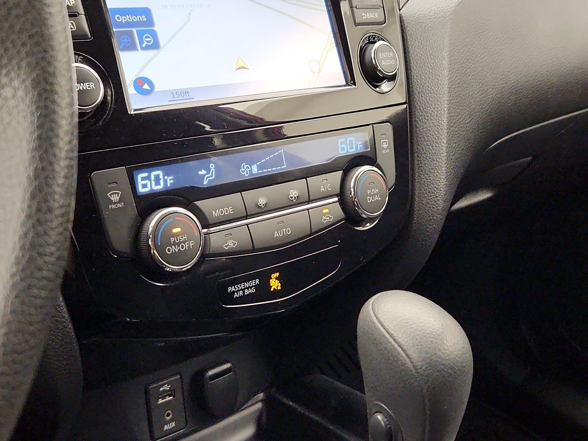 Thumbnail: 2016 Nissan Rogue - 17