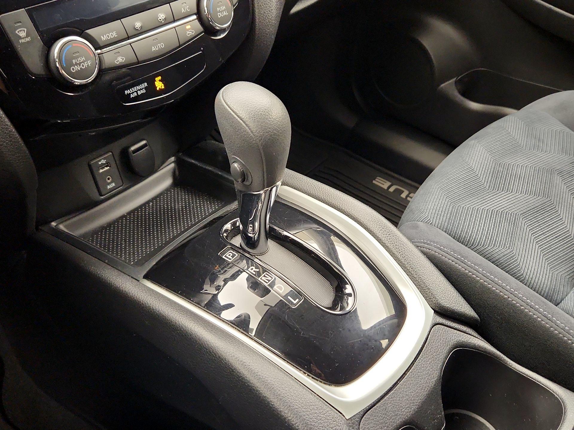 Thumbnail: 2016 Nissan Rogue - 18