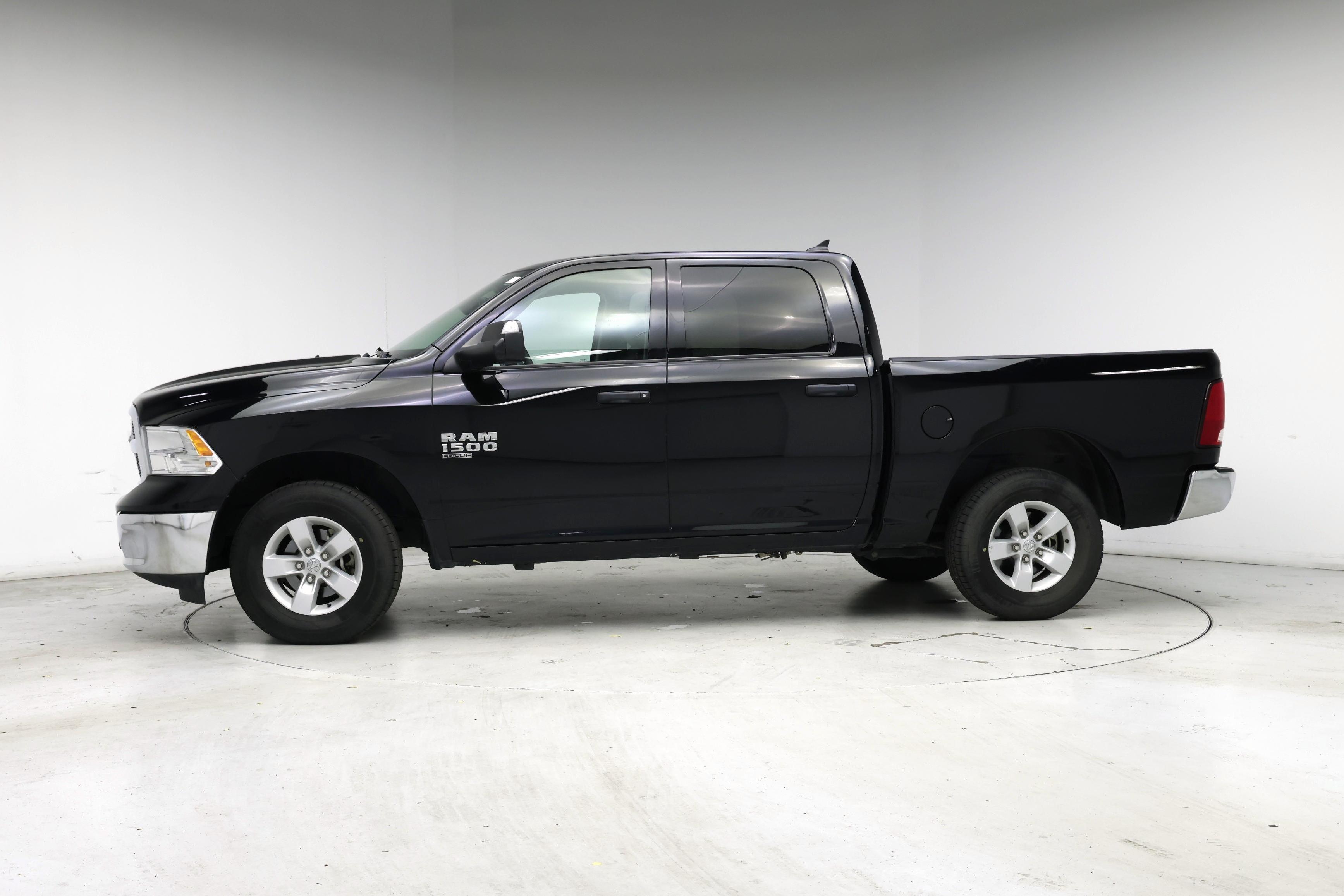 Thumbnail: 2023 RAM 1500 Classic - 3