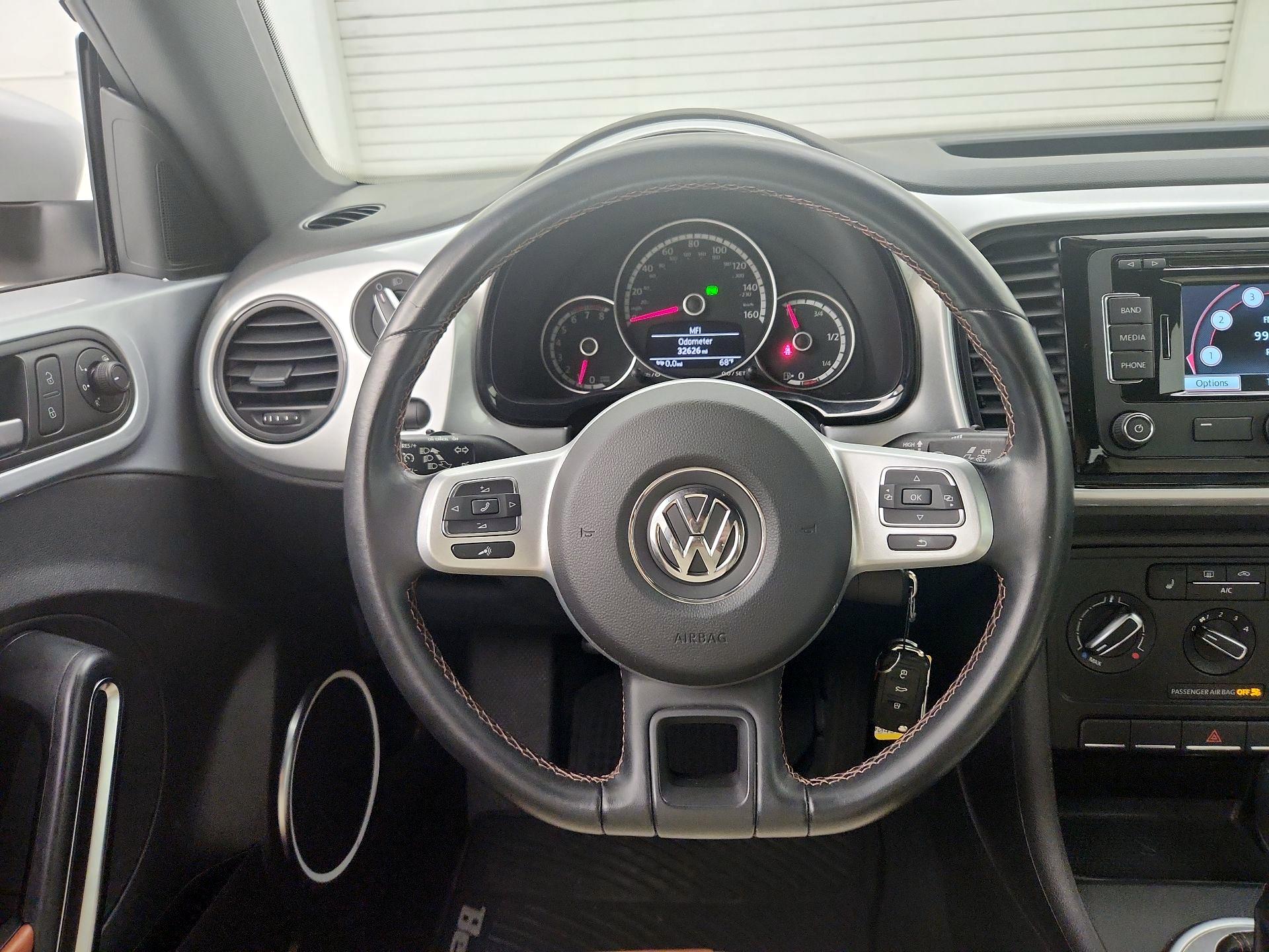 Thumbnail: 2015 Volkswagen Beetle - 10