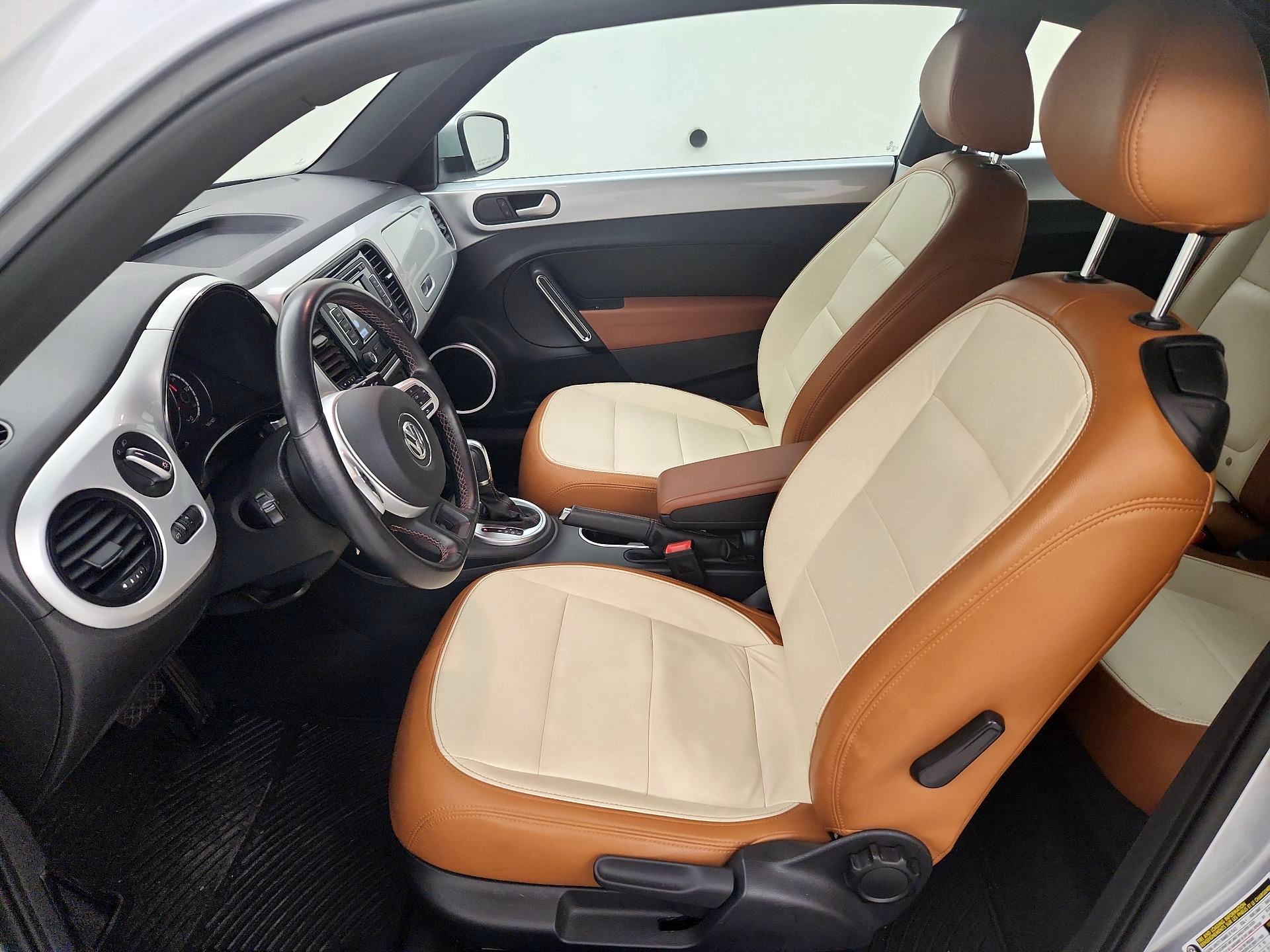 Thumbnail: 2015 Volkswagen Beetle - 11