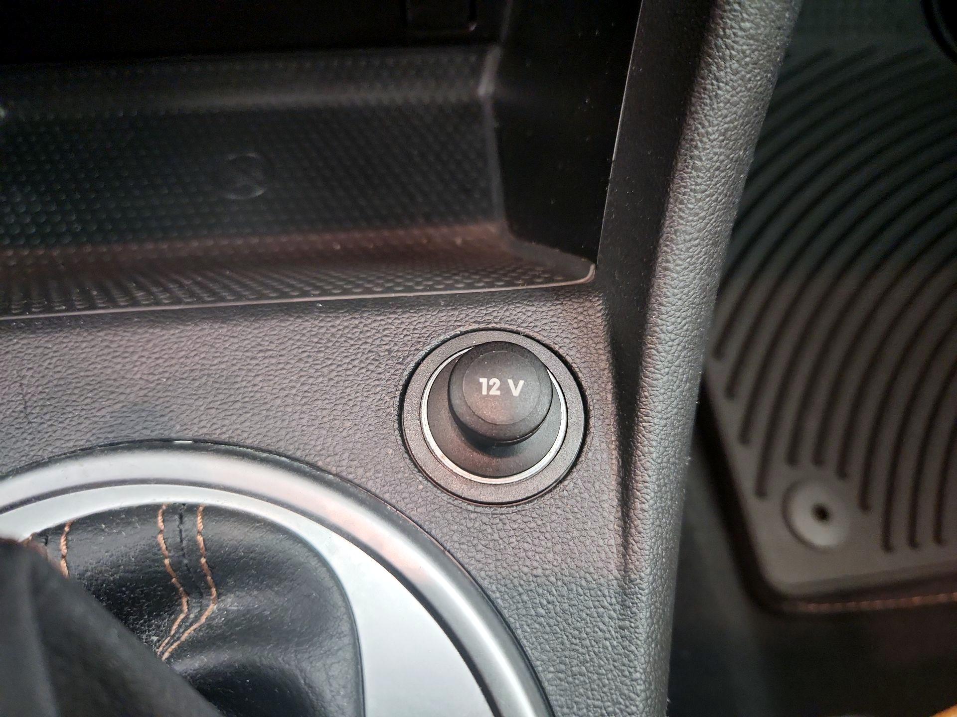 Thumbnail: 2015 Volkswagen Beetle - 17