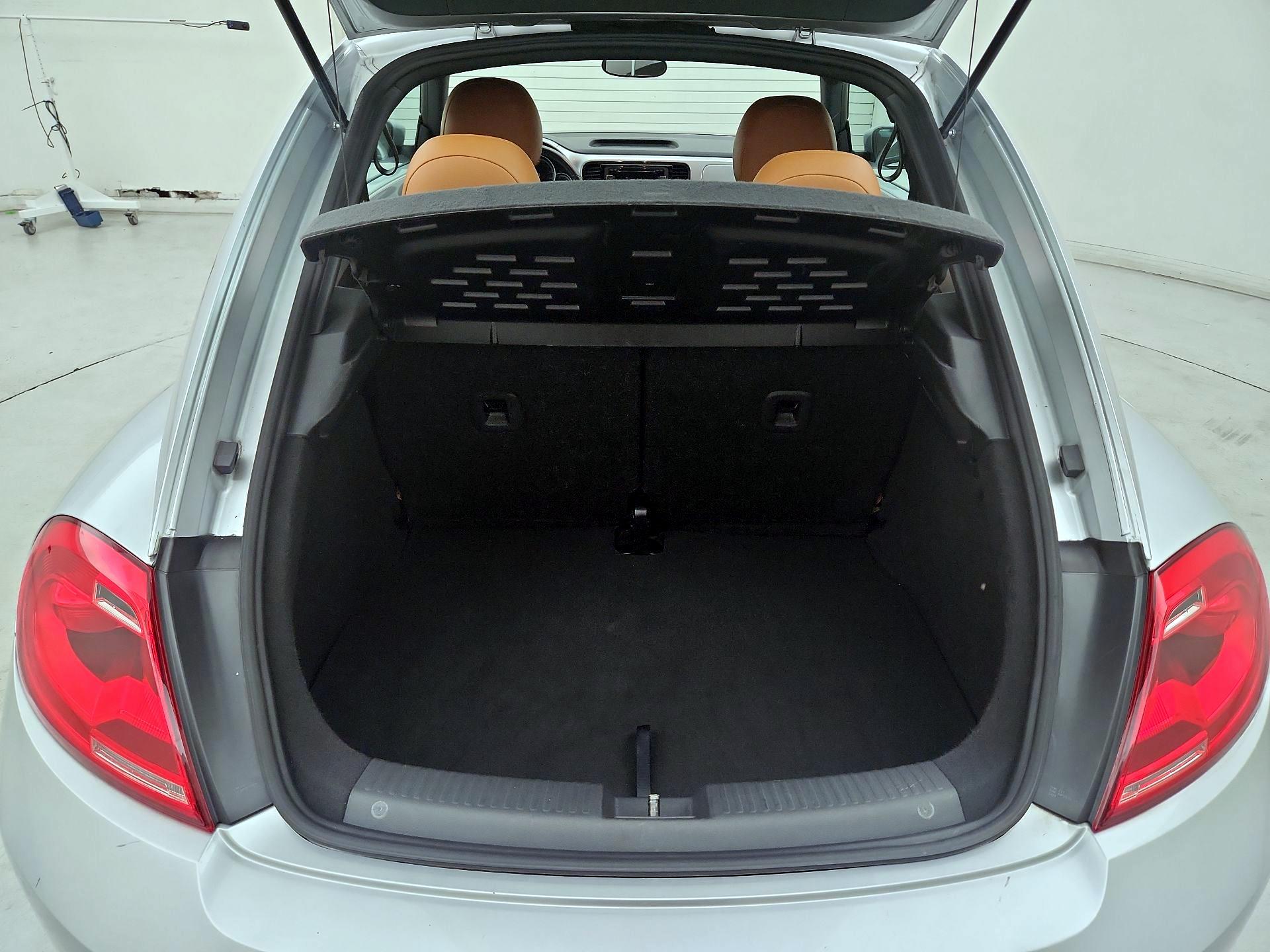 Thumbnail: 2015 Volkswagen Beetle - 19