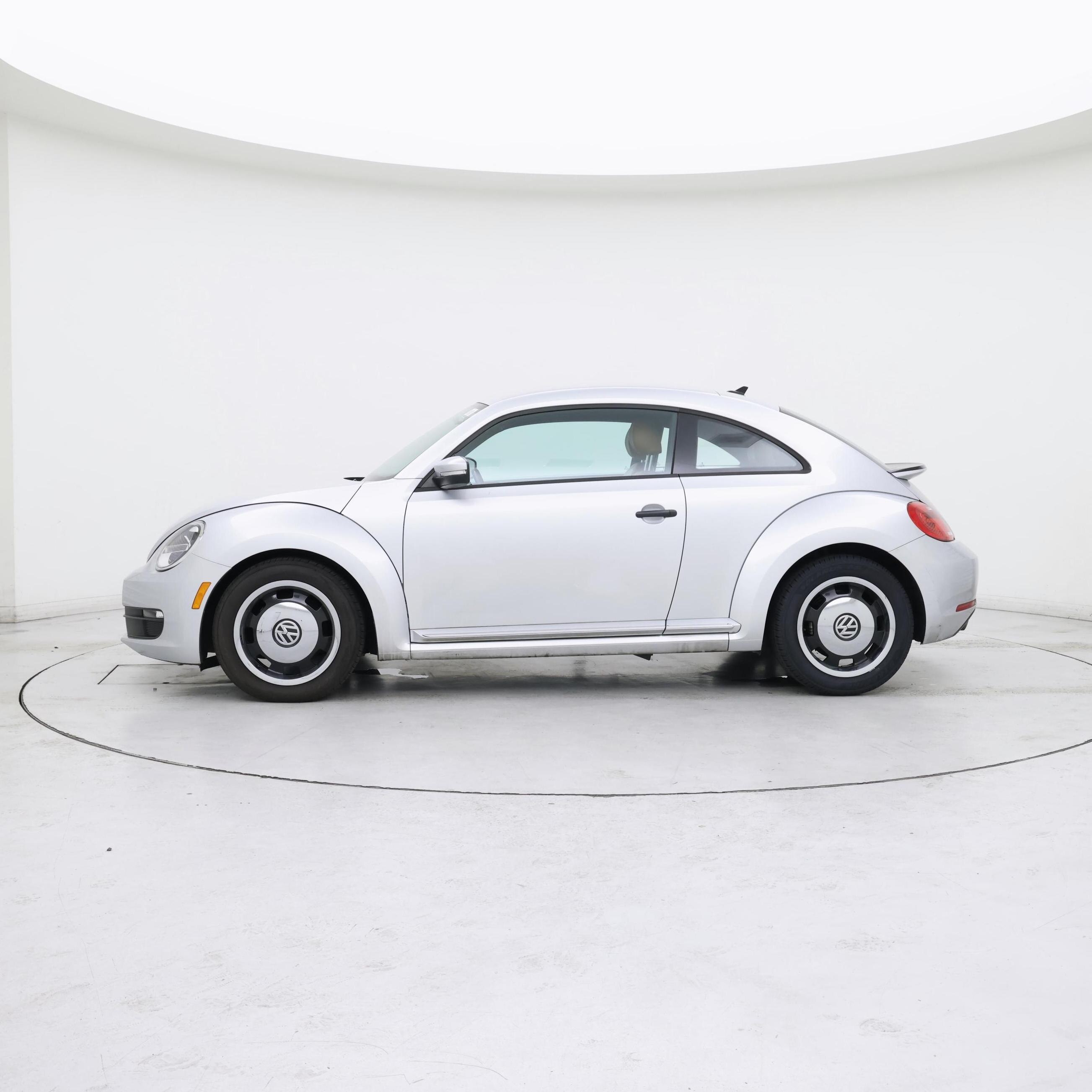 Thumbnail: 2015 Volkswagen Beetle - 3