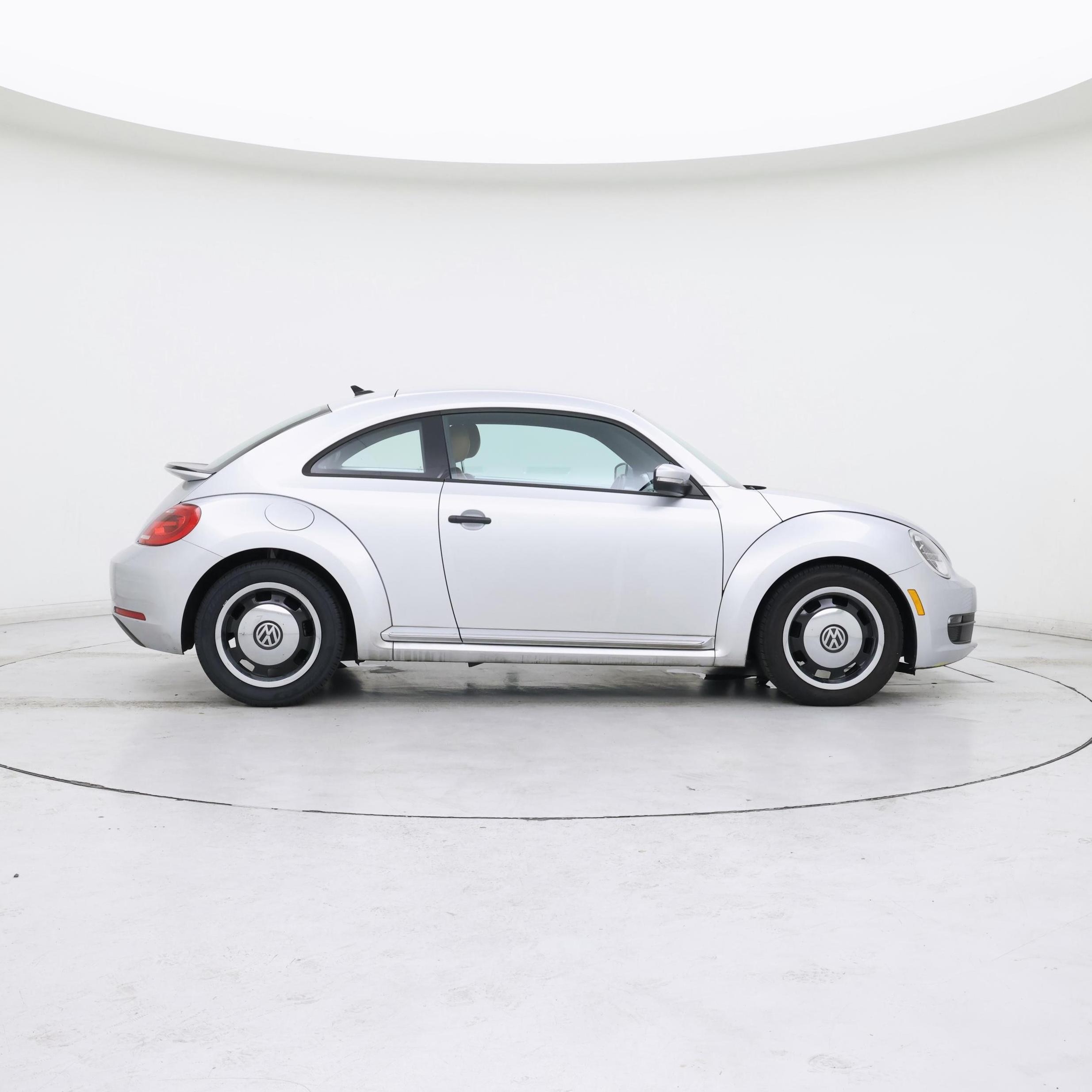 Thumbnail: 2015 Volkswagen Beetle - 7