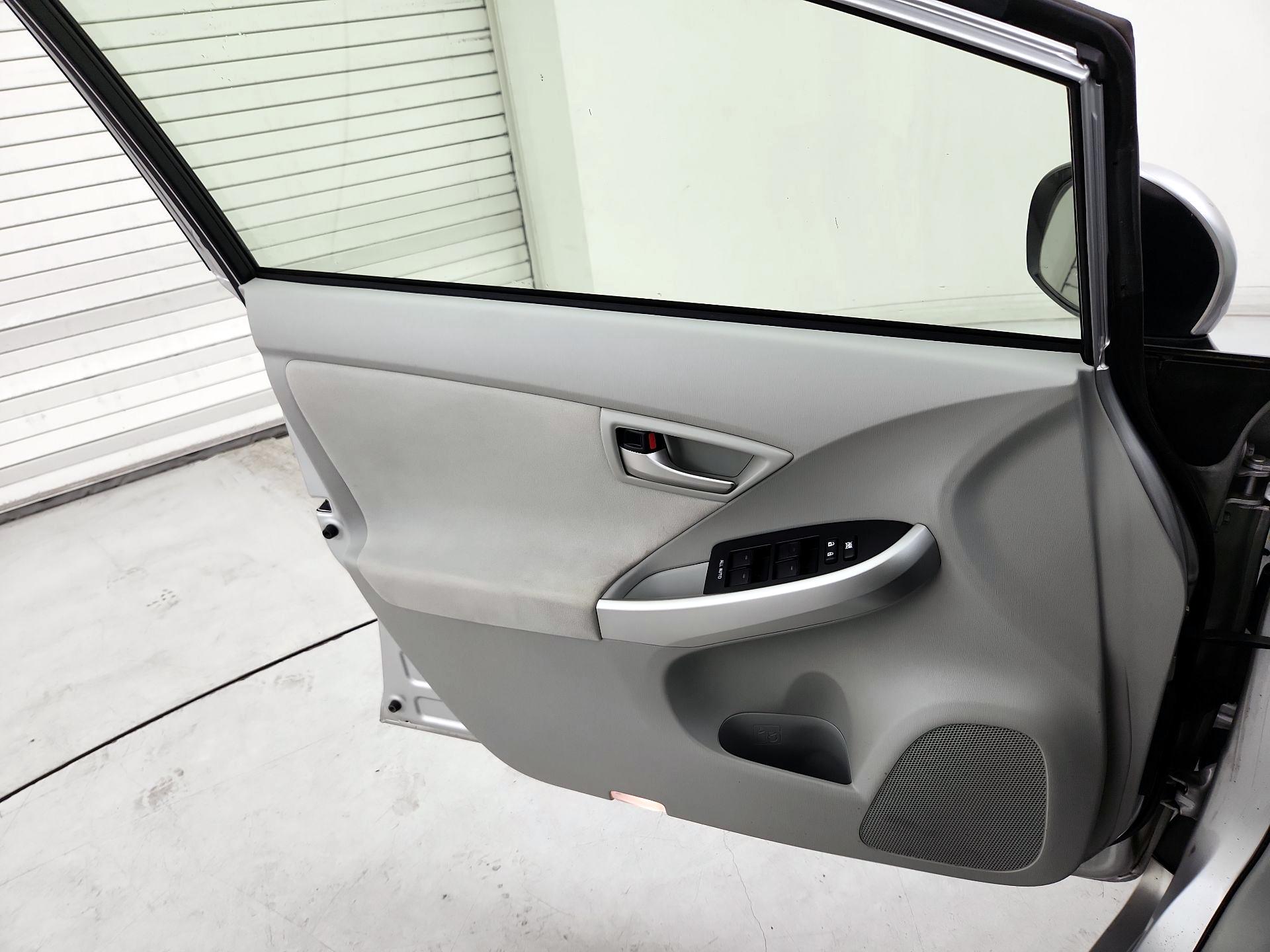 Thumbnail: 2015 Toyota Prius - 12