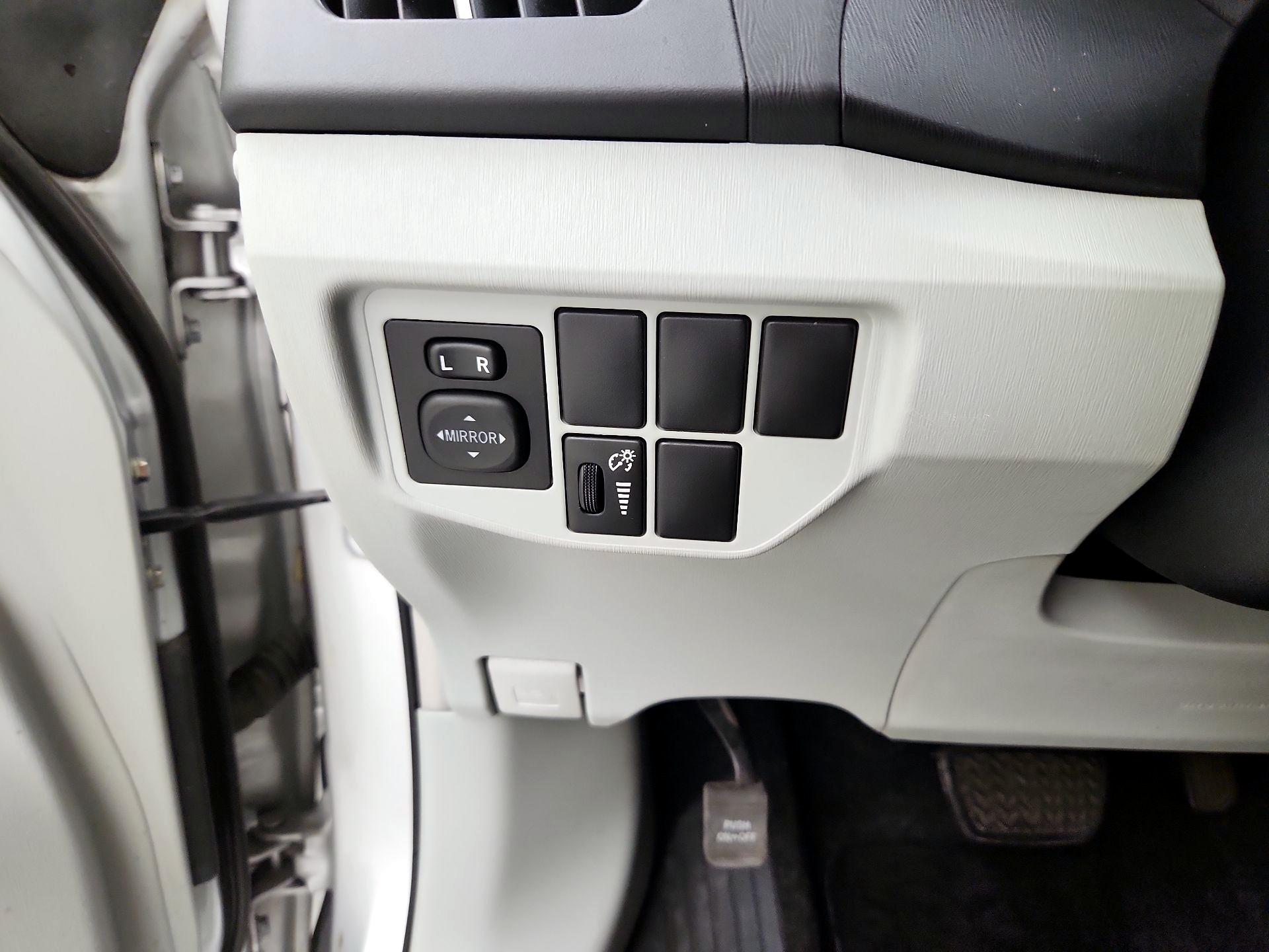 Thumbnail: 2015 Toyota Prius - 13