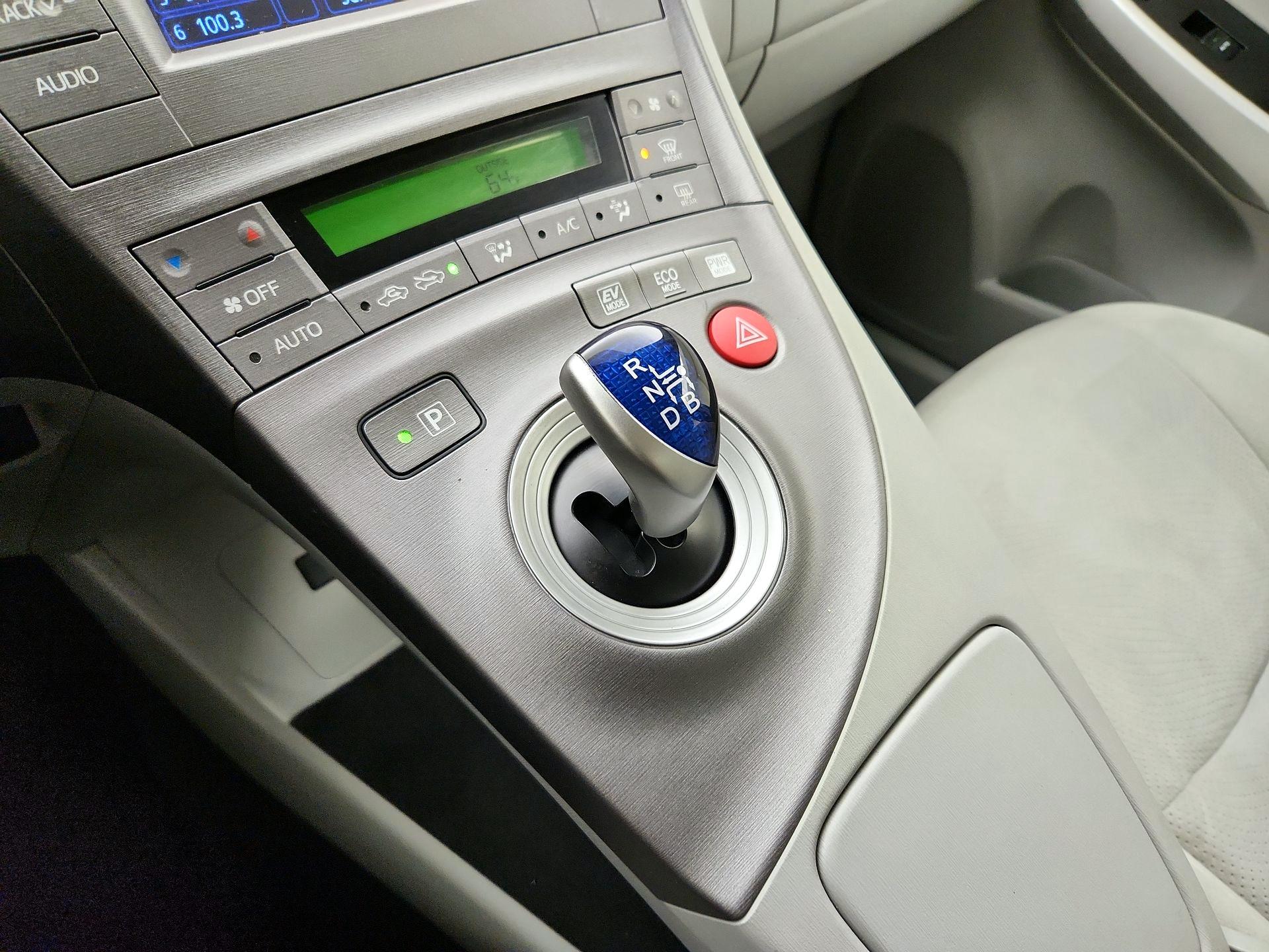 Thumbnail: 2015 Toyota Prius - 17