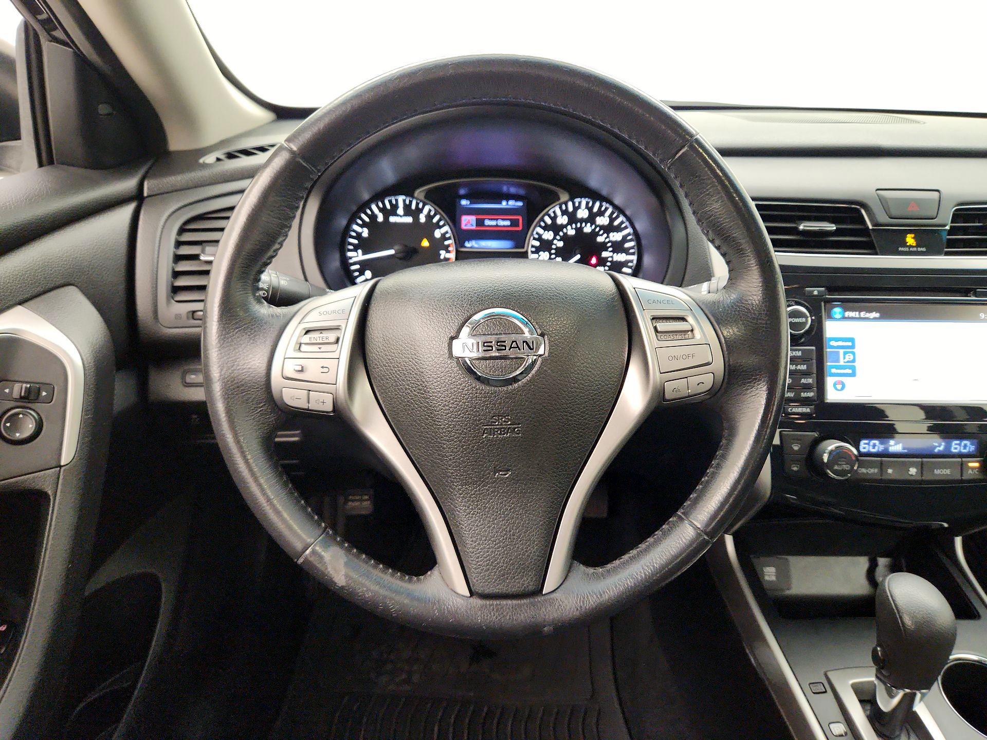 Thumbnail: 2015 Nissan Altima - 10