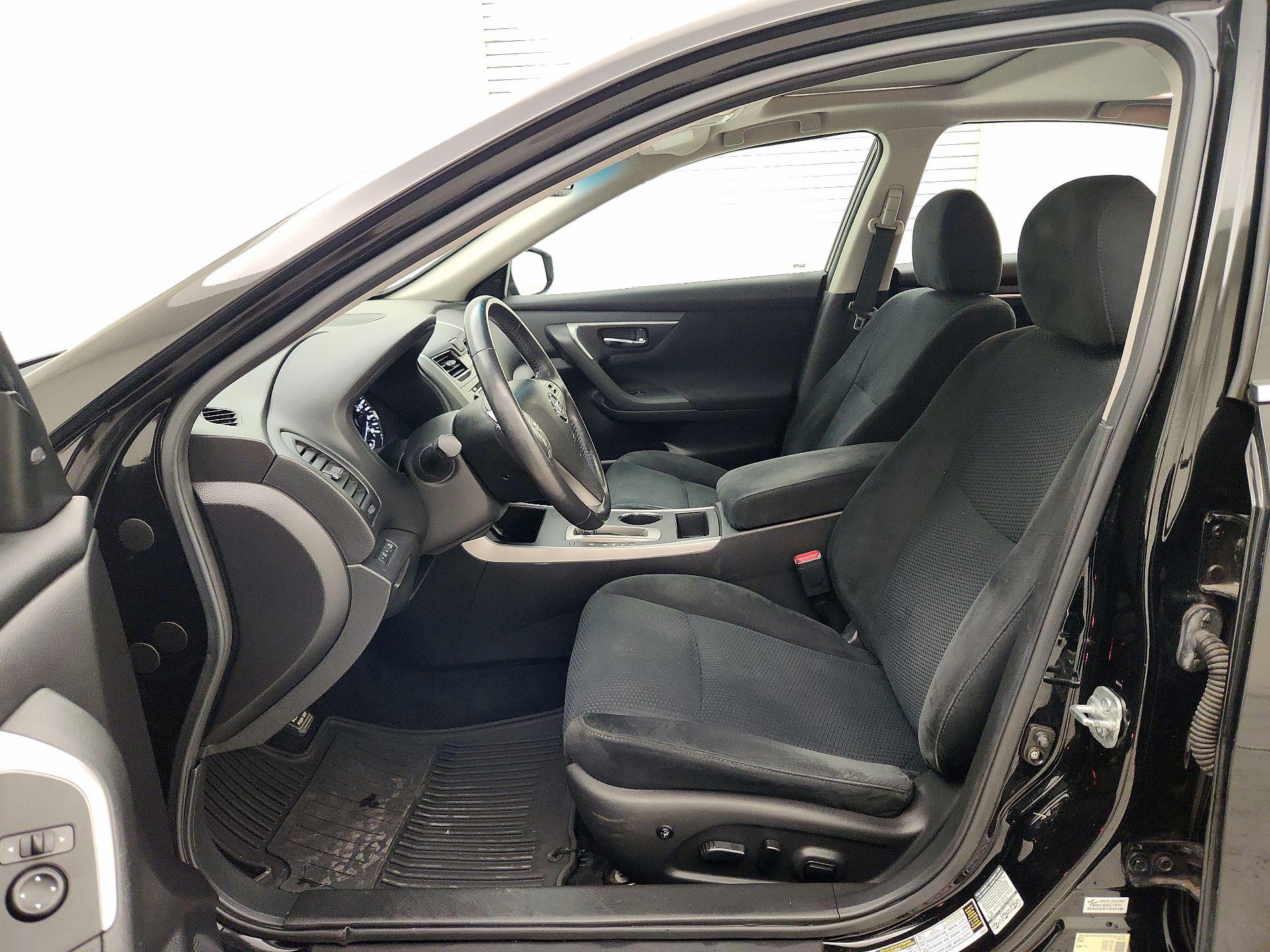 Thumbnail: 2015 Nissan Altima - 11