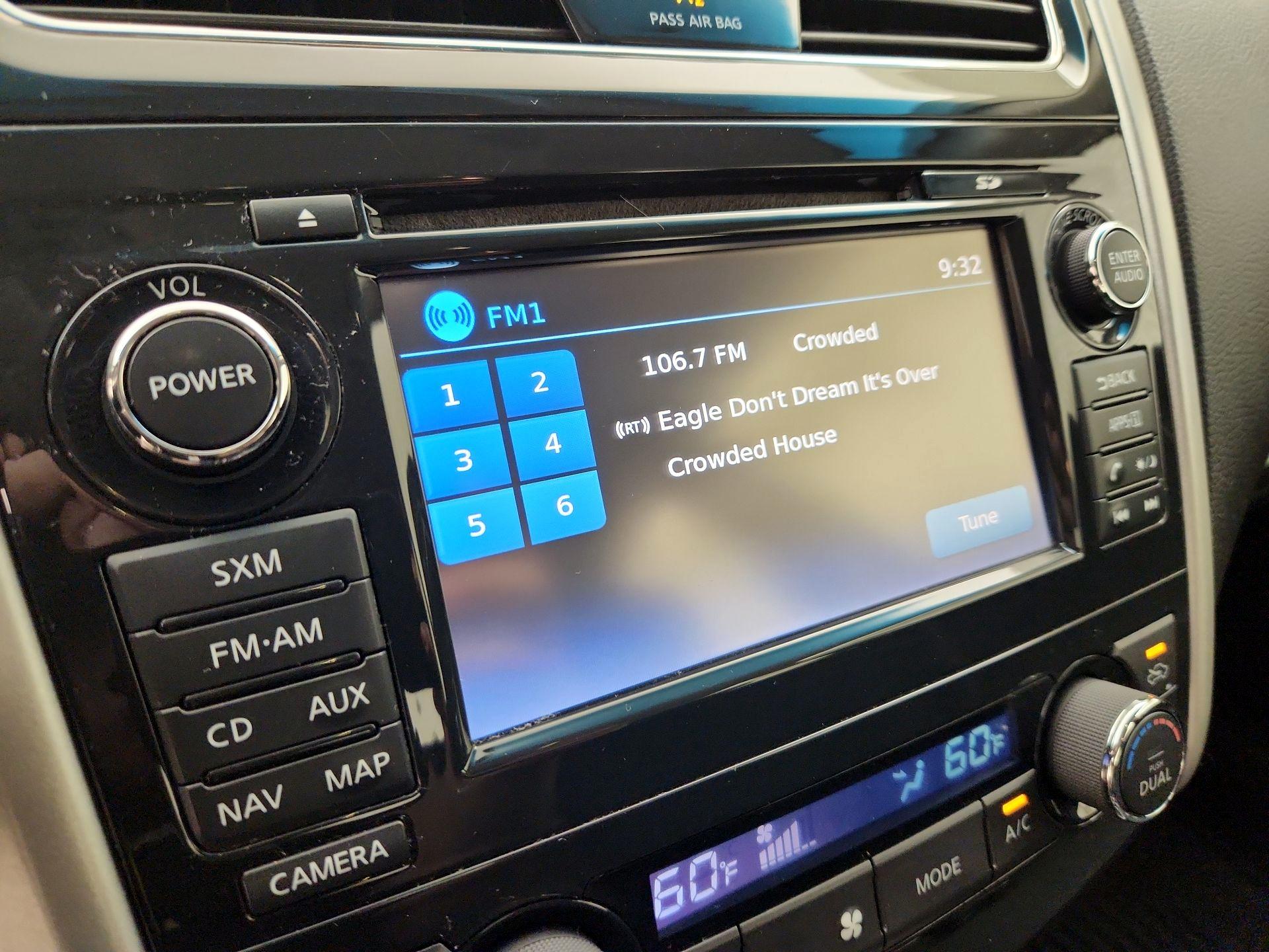Thumbnail: 2015 Nissan Altima - 16