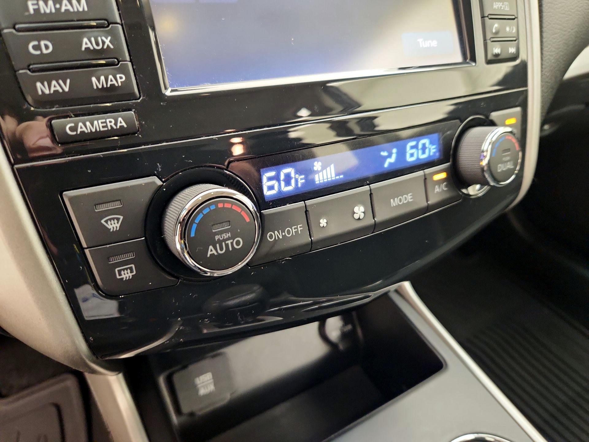 Thumbnail: 2015 Nissan Altima - 17
