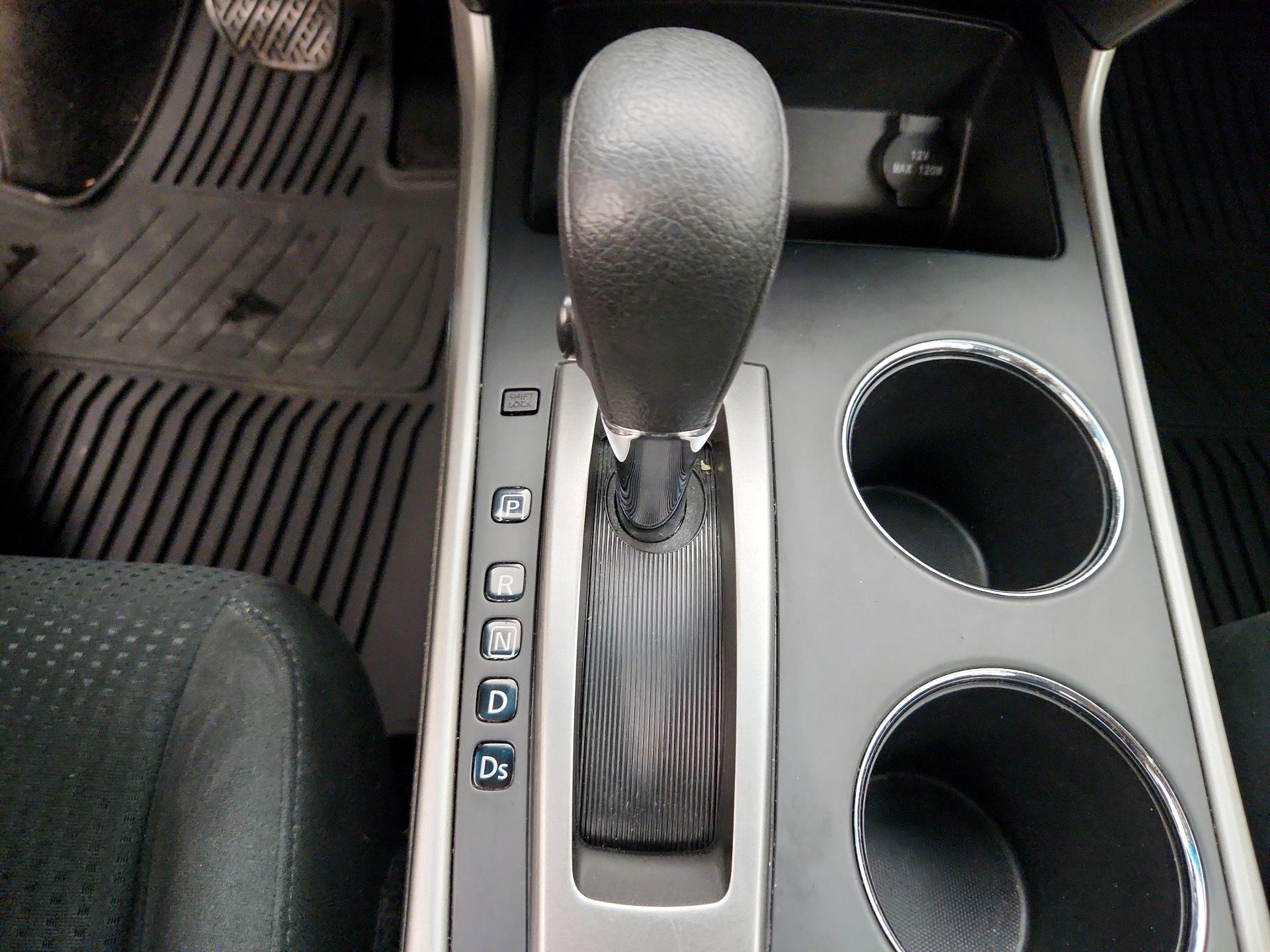Thumbnail: 2015 Nissan Altima - 18