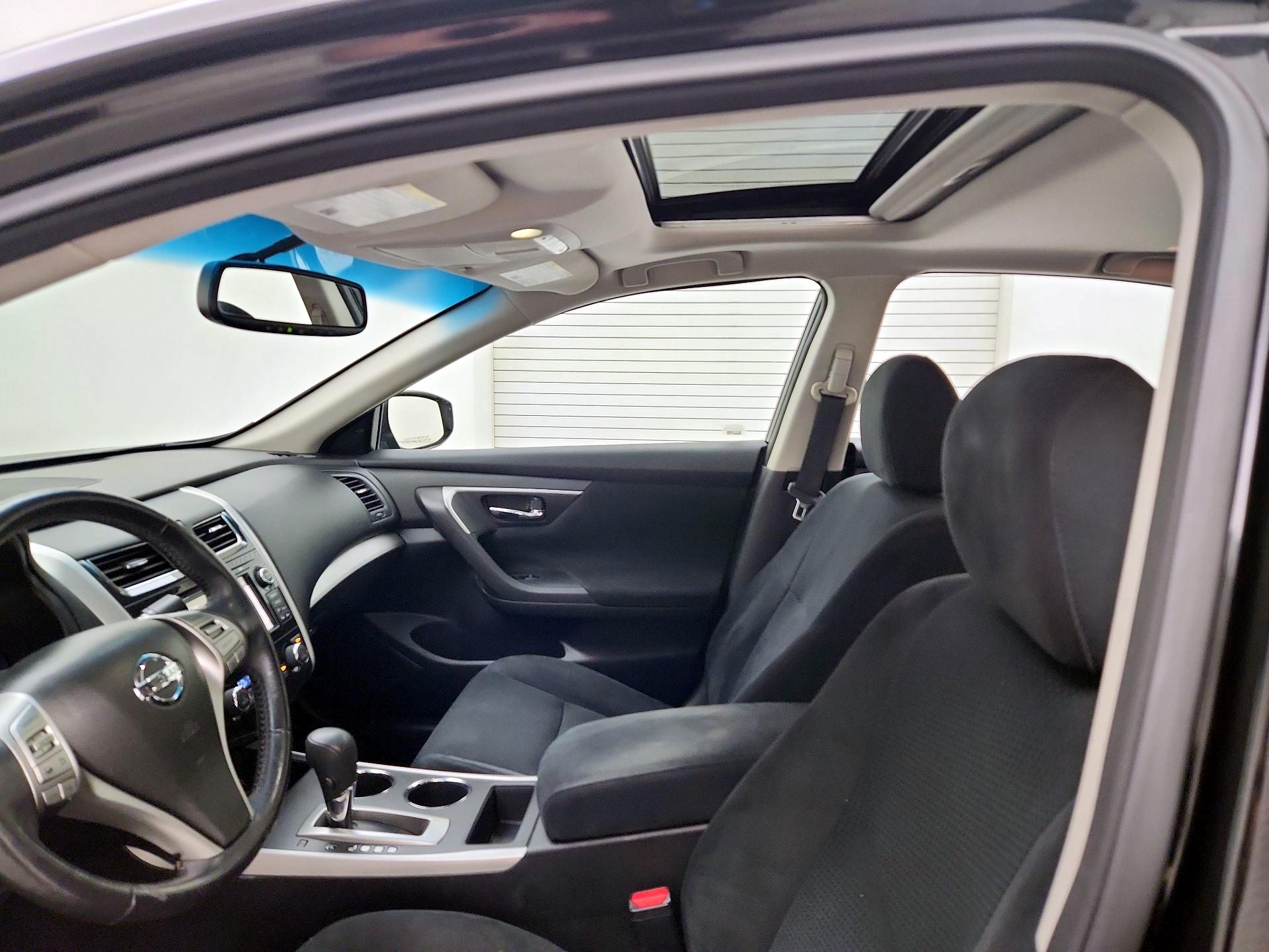 Thumbnail: 2015 Nissan Altima - 20