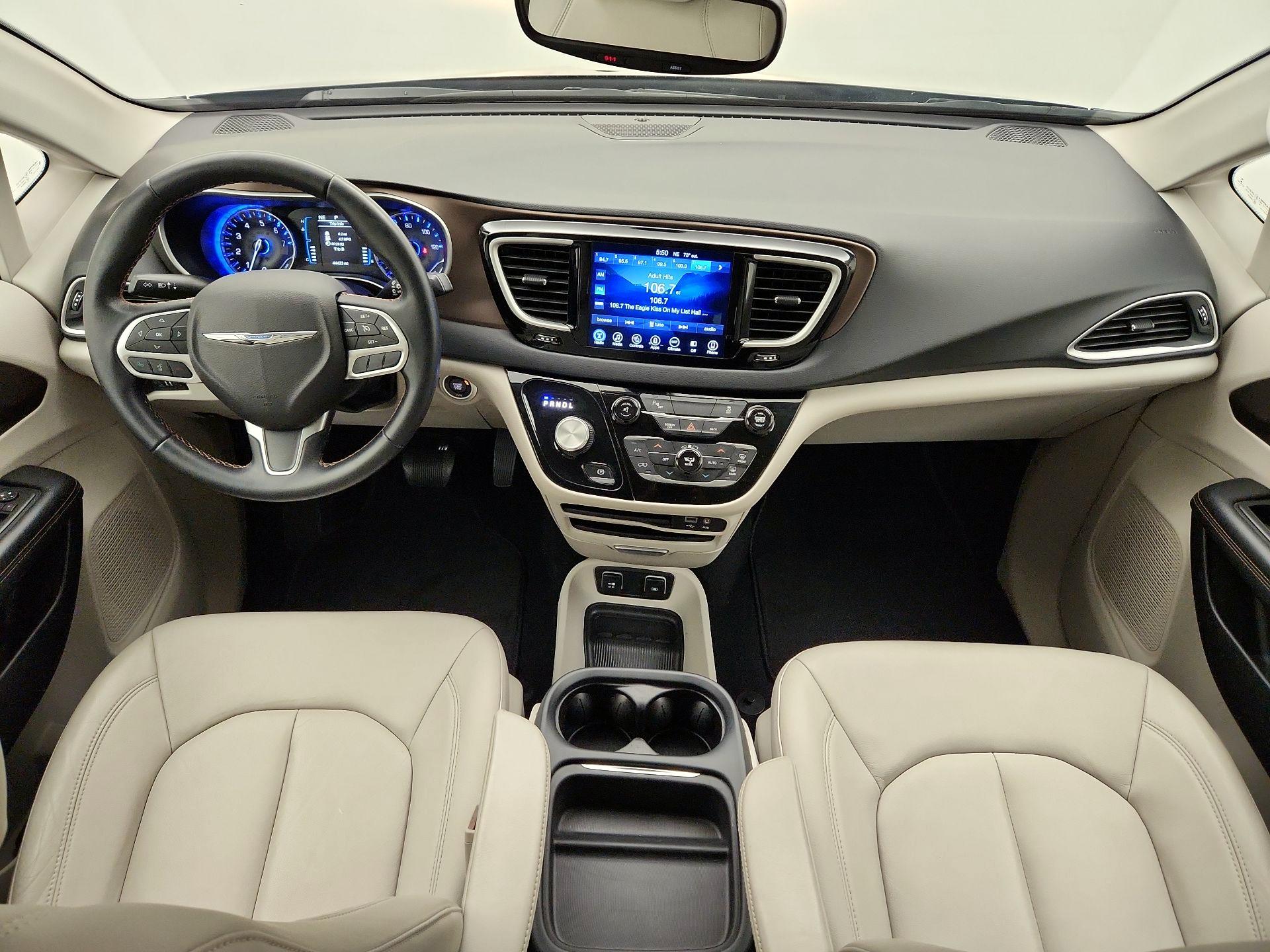 Thumbnail: 2017 Chrysler Pacifica - 9