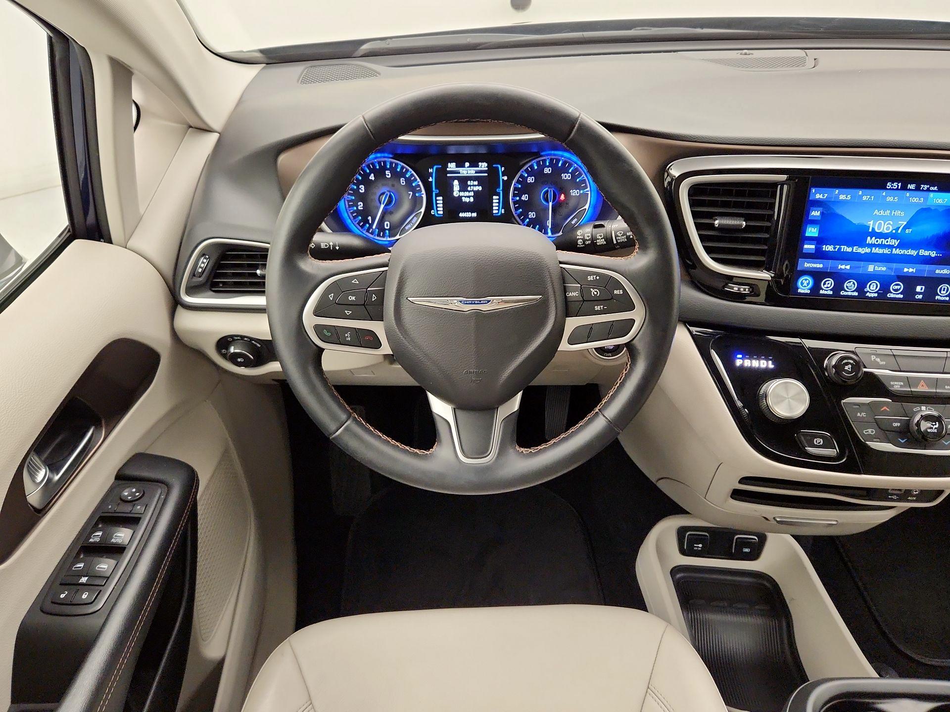 Thumbnail: 2017 Chrysler Pacifica - 10