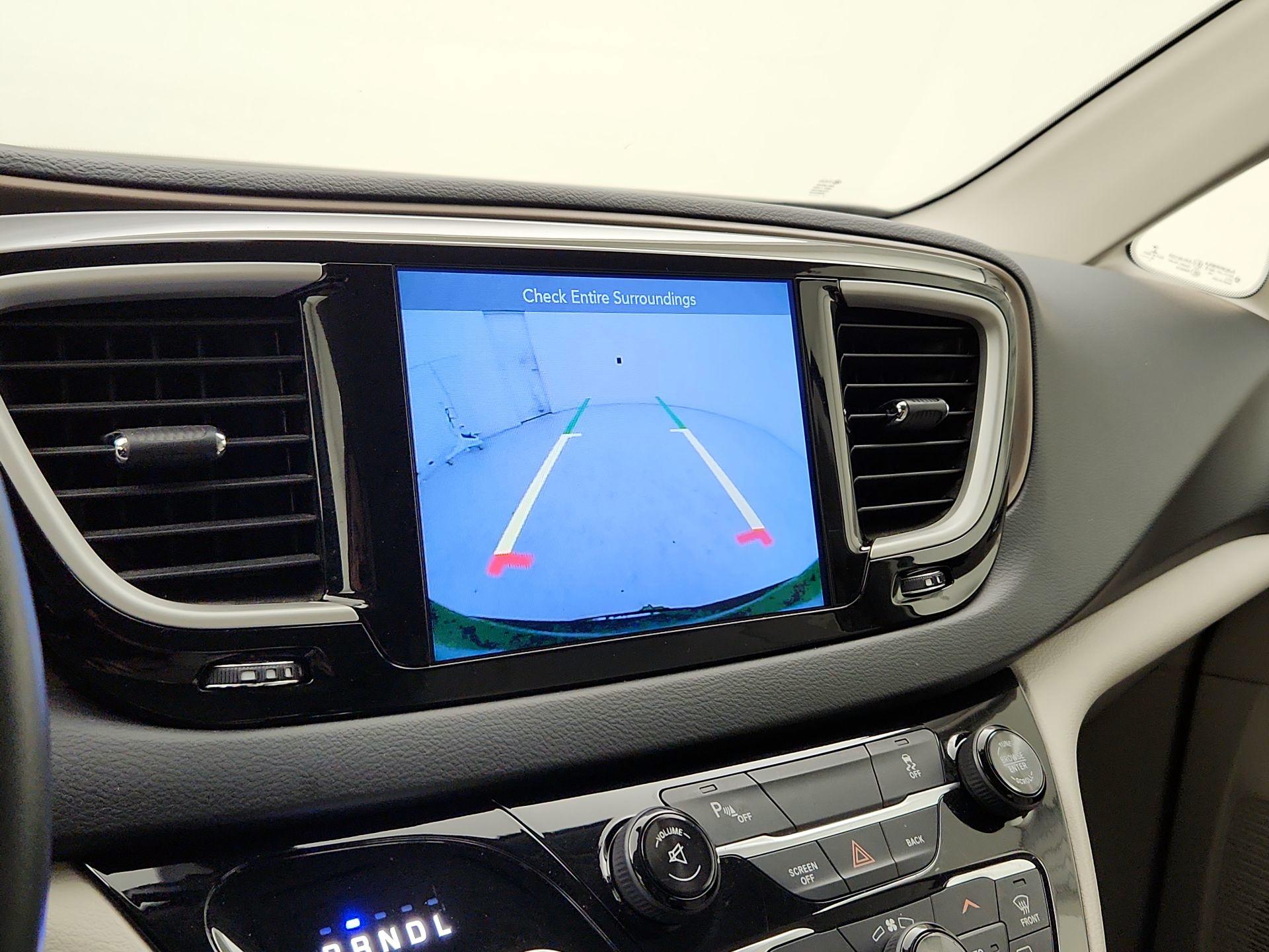 Thumbnail: 2017 Chrysler Pacifica - 14