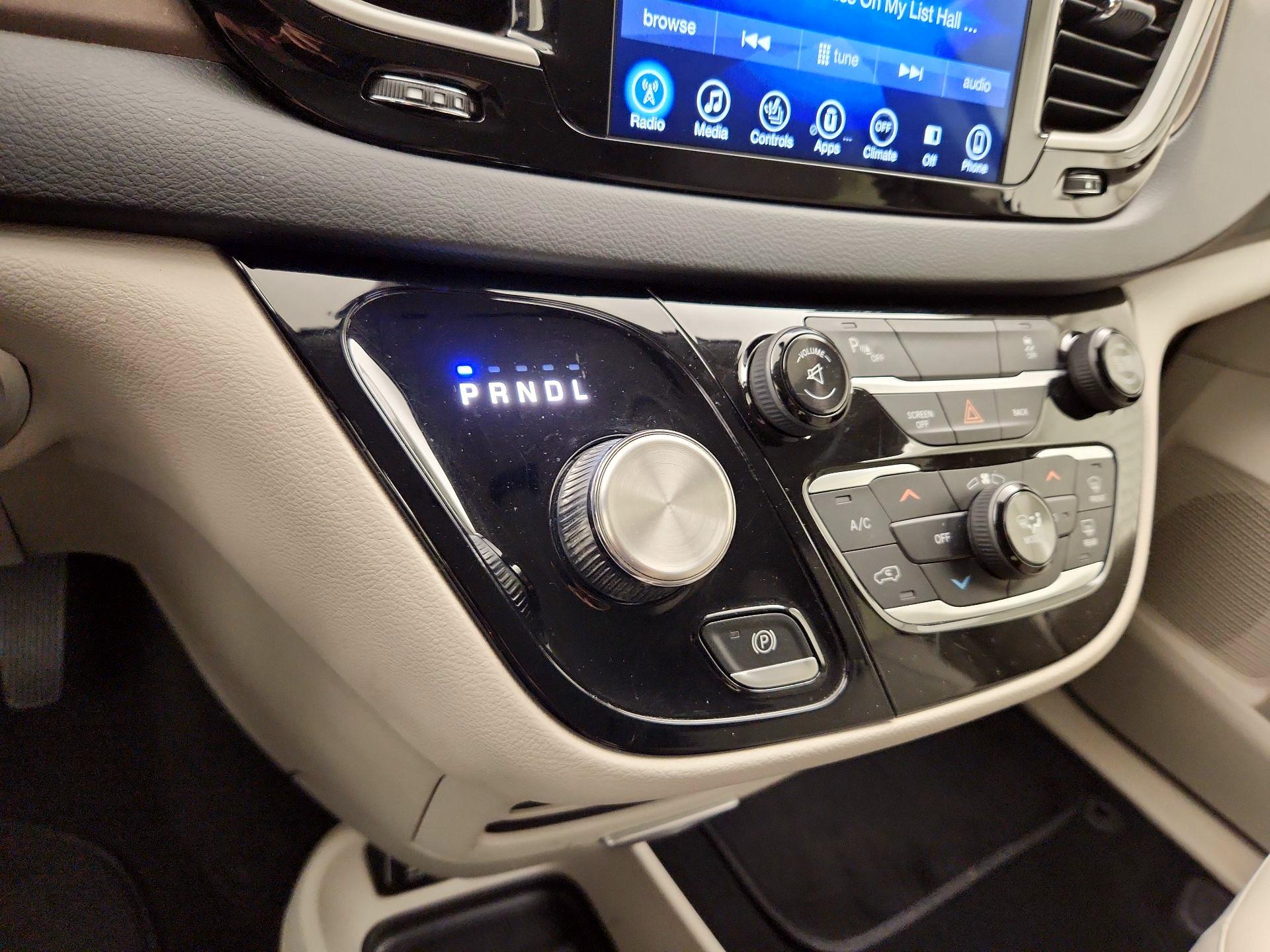 Thumbnail: 2017 Chrysler Pacifica - 17