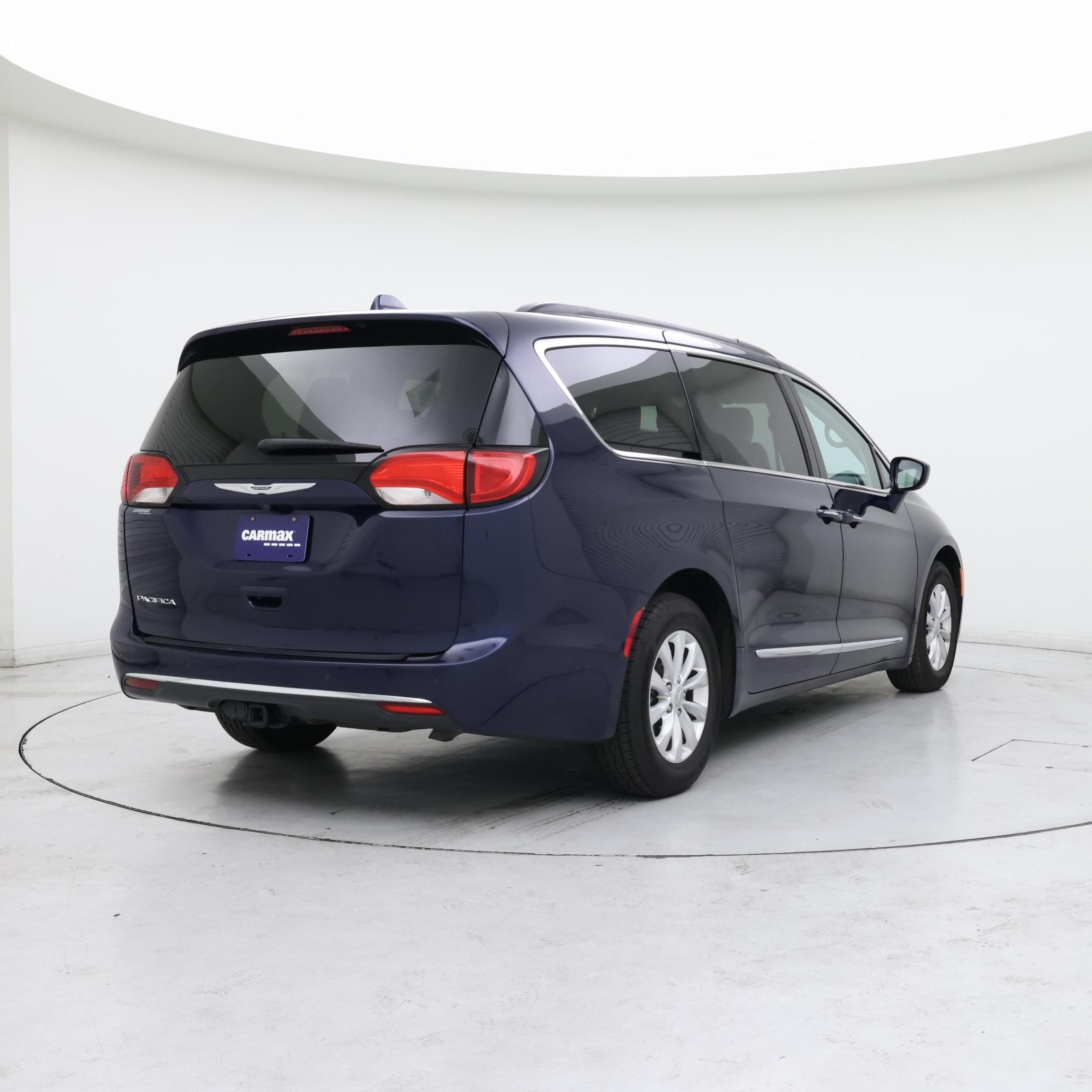 Thumbnail: 2017 Chrysler Pacifica - 8