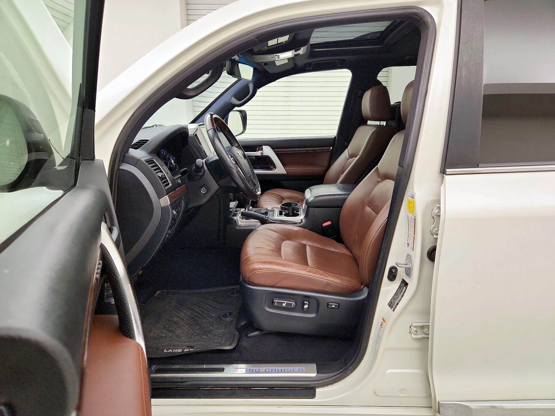 Thumbnail: 2016 Toyota Land Cruiser - 11