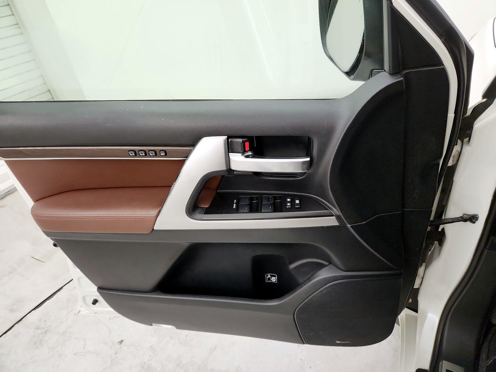 Thumbnail: 2016 Toyota Land Cruiser - 12