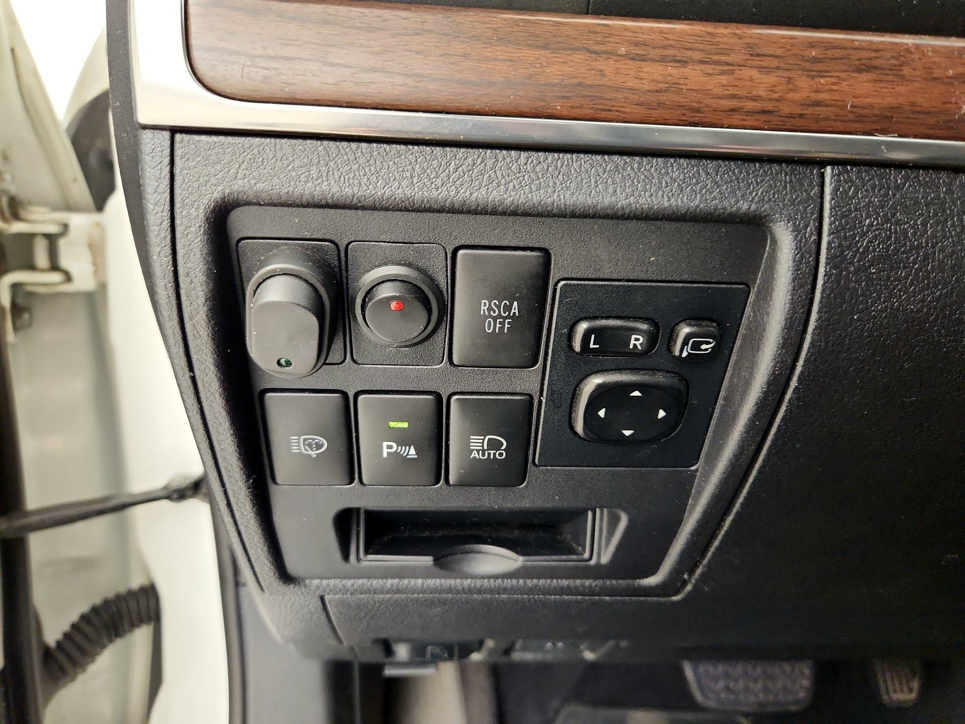 Thumbnail: 2016 Toyota Land Cruiser - 13