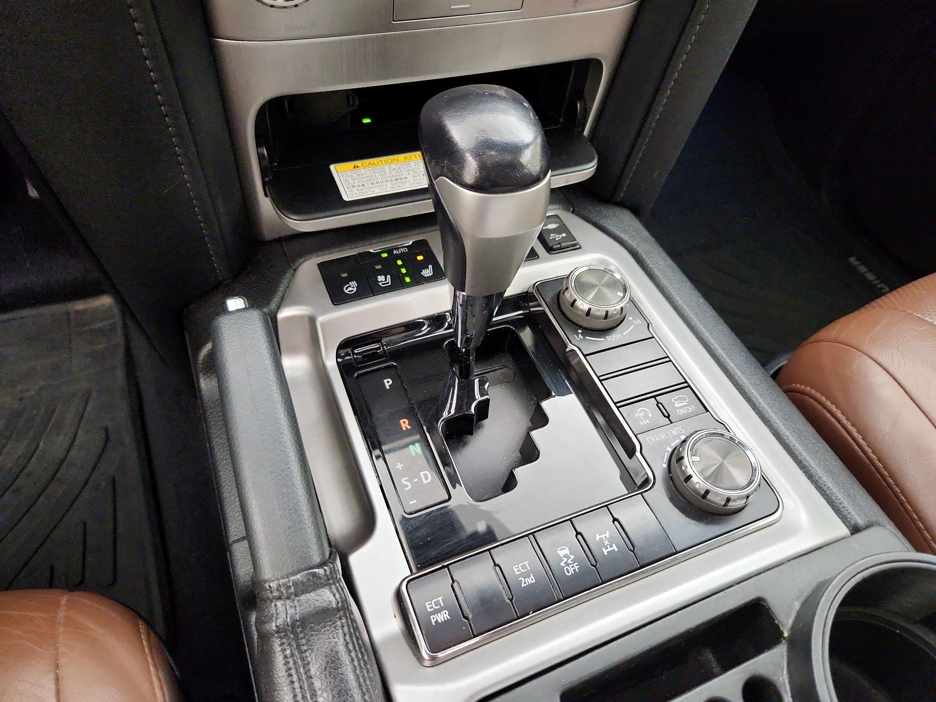 Thumbnail: 2016 Toyota Land Cruiser - 18