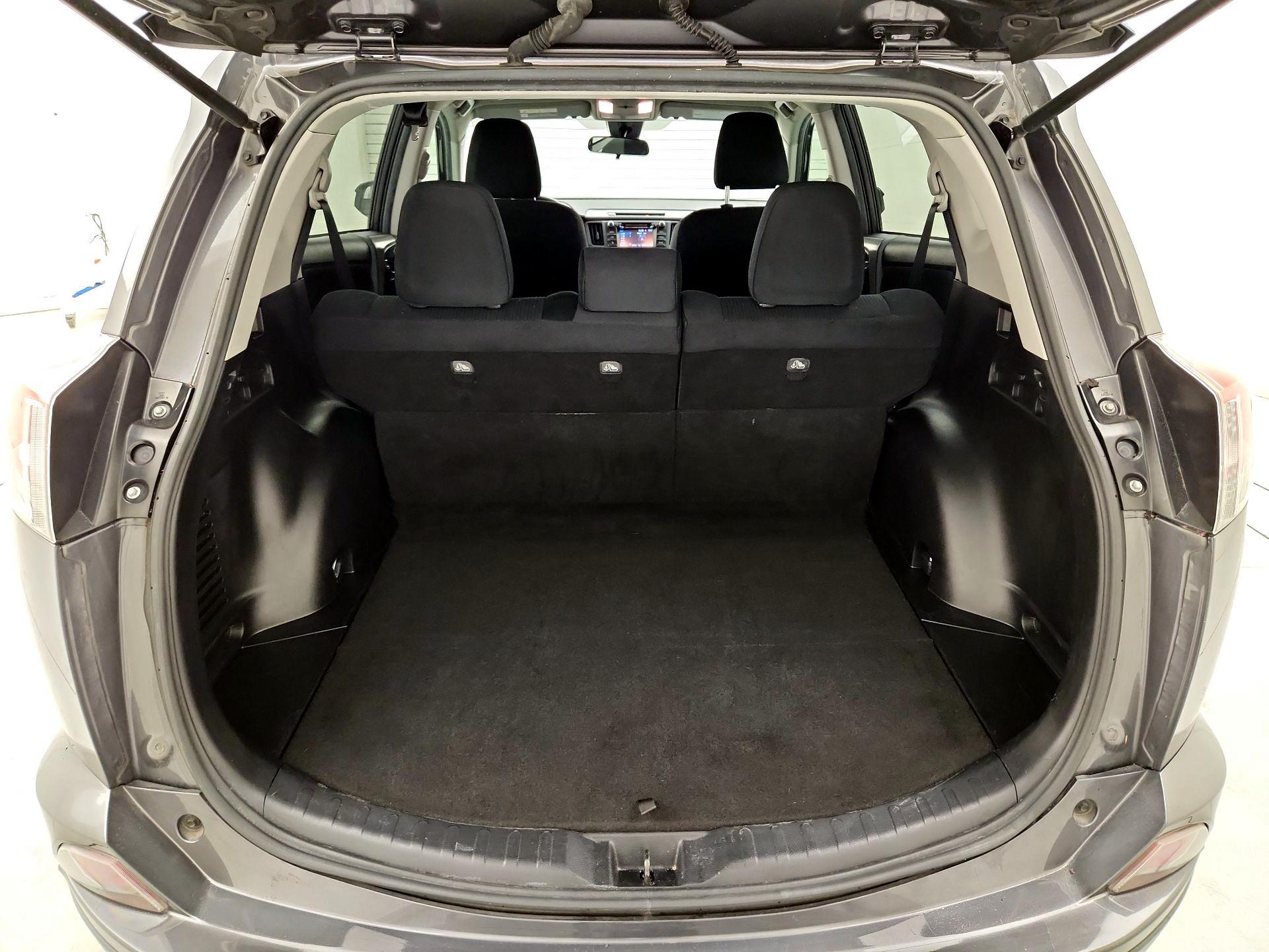 Thumbnail: 2018 Toyota RAV4 - 20
