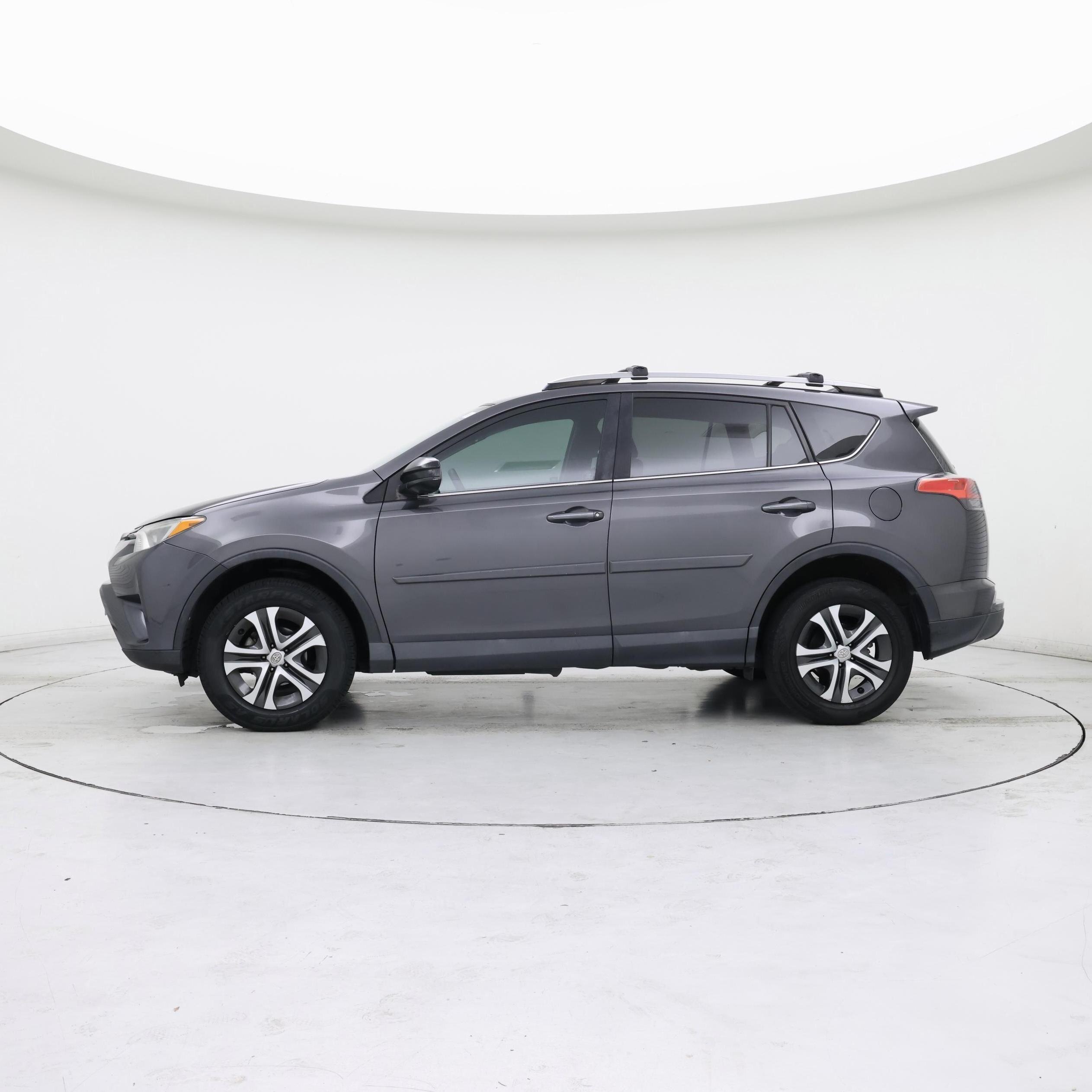 Thumbnail: 2018 Toyota RAV4 - 3