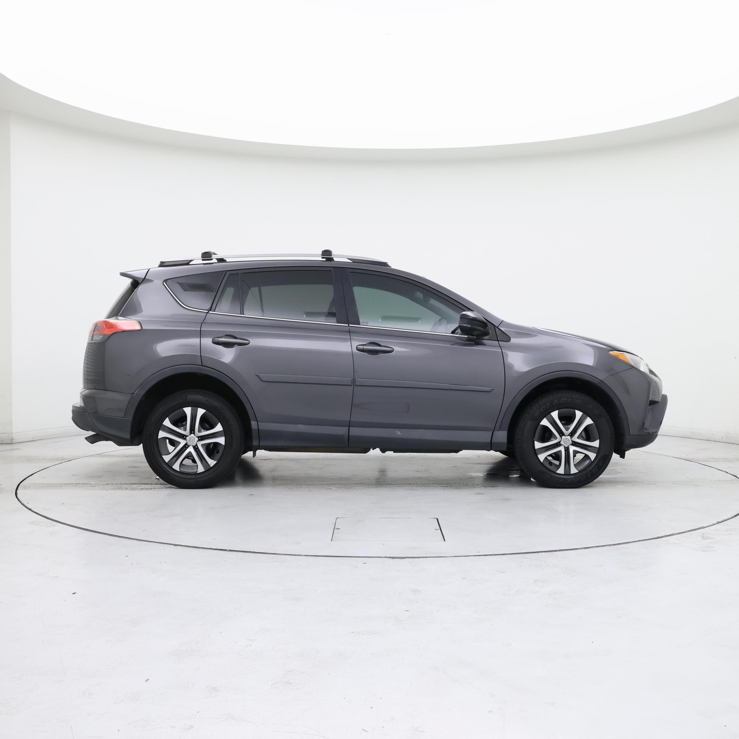 Thumbnail: 2018 Toyota RAV4 - 7