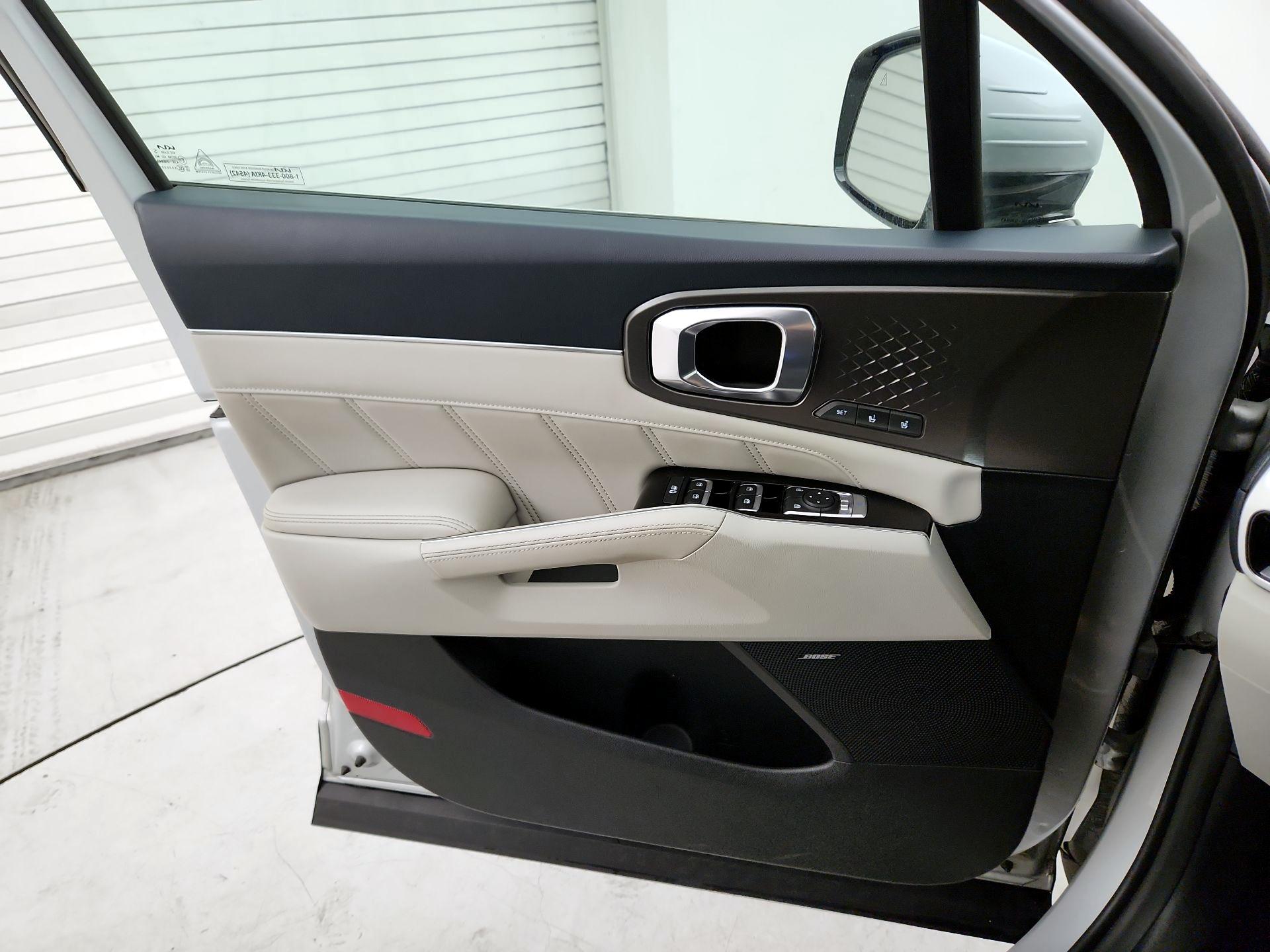 Thumbnail: 2023 Kia Sorento - 12