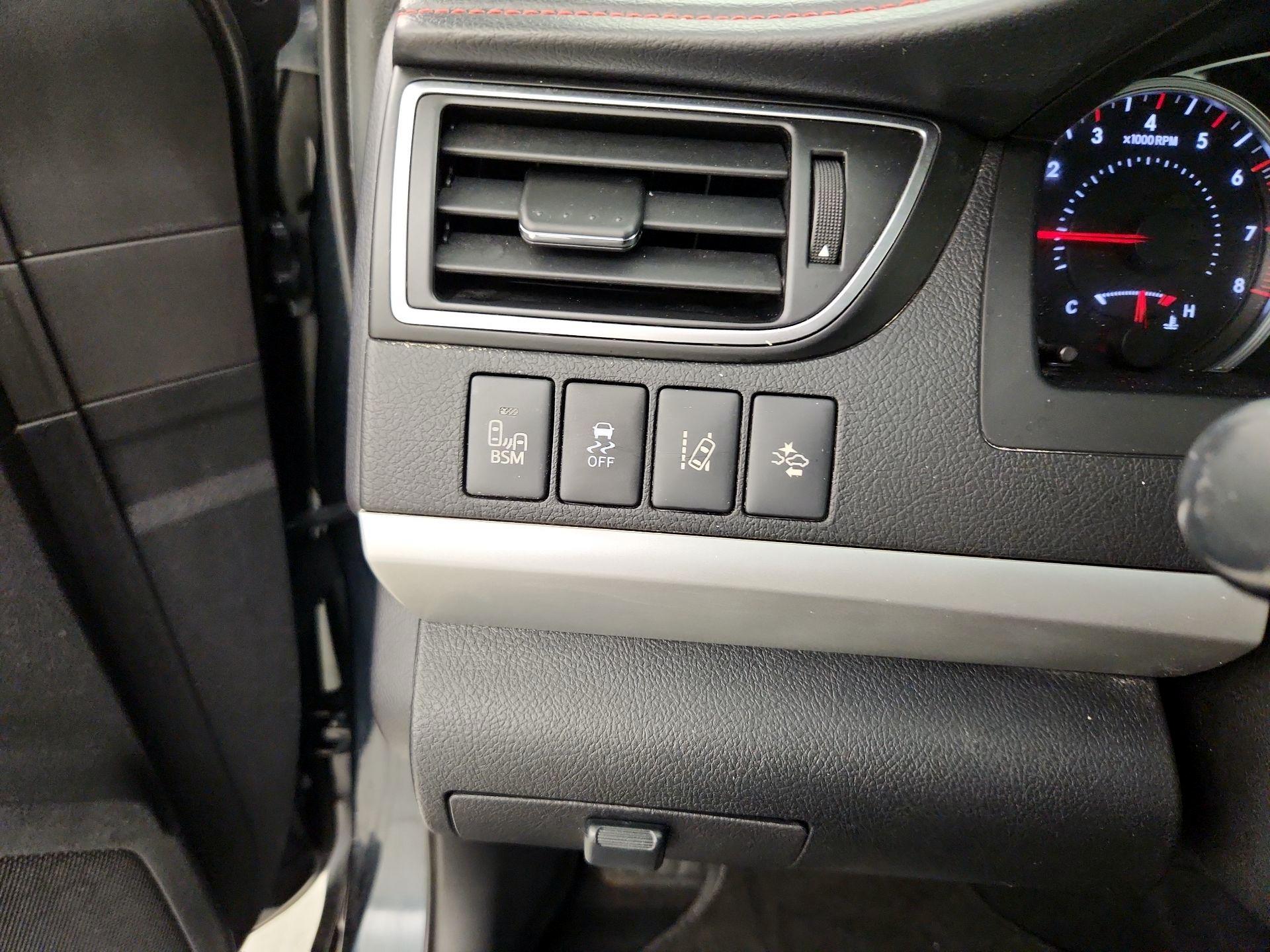 Thumbnail: 2015 Toyota Camry - 13