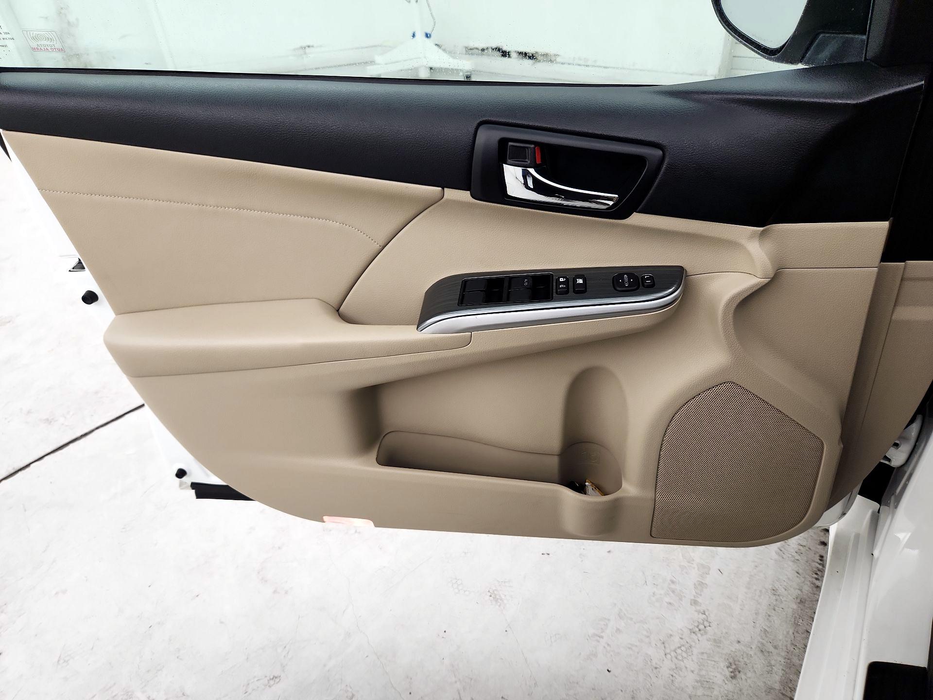 Thumbnail: 2014 Toyota Camry - 12