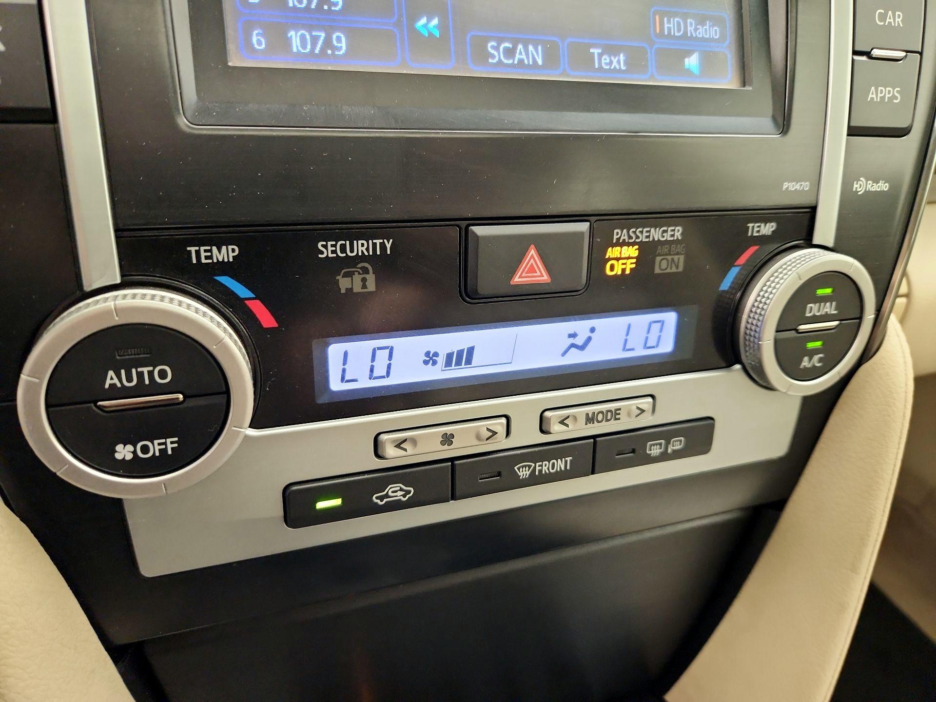 Thumbnail: 2014 Toyota Camry - 16