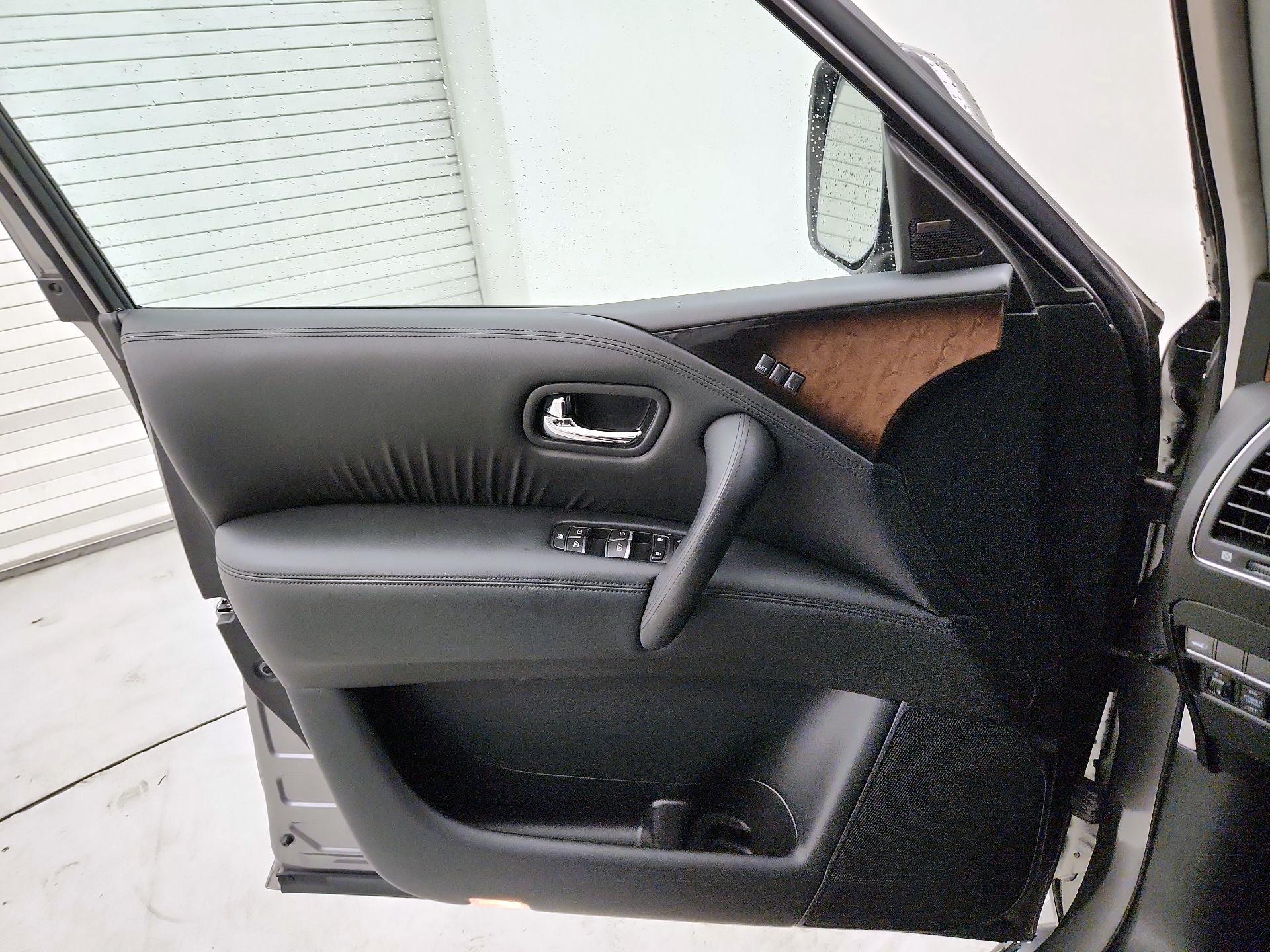 Thumbnail: 2014 INFINITI QX80 - 12