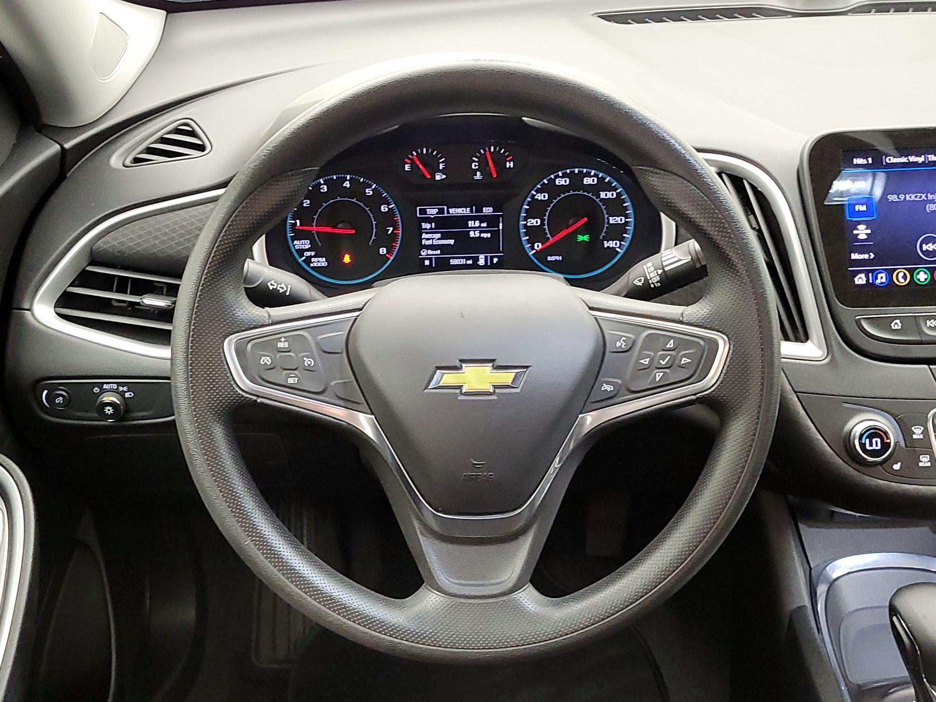 Thumbnail: 2022 Chevrolet Malibu - 10