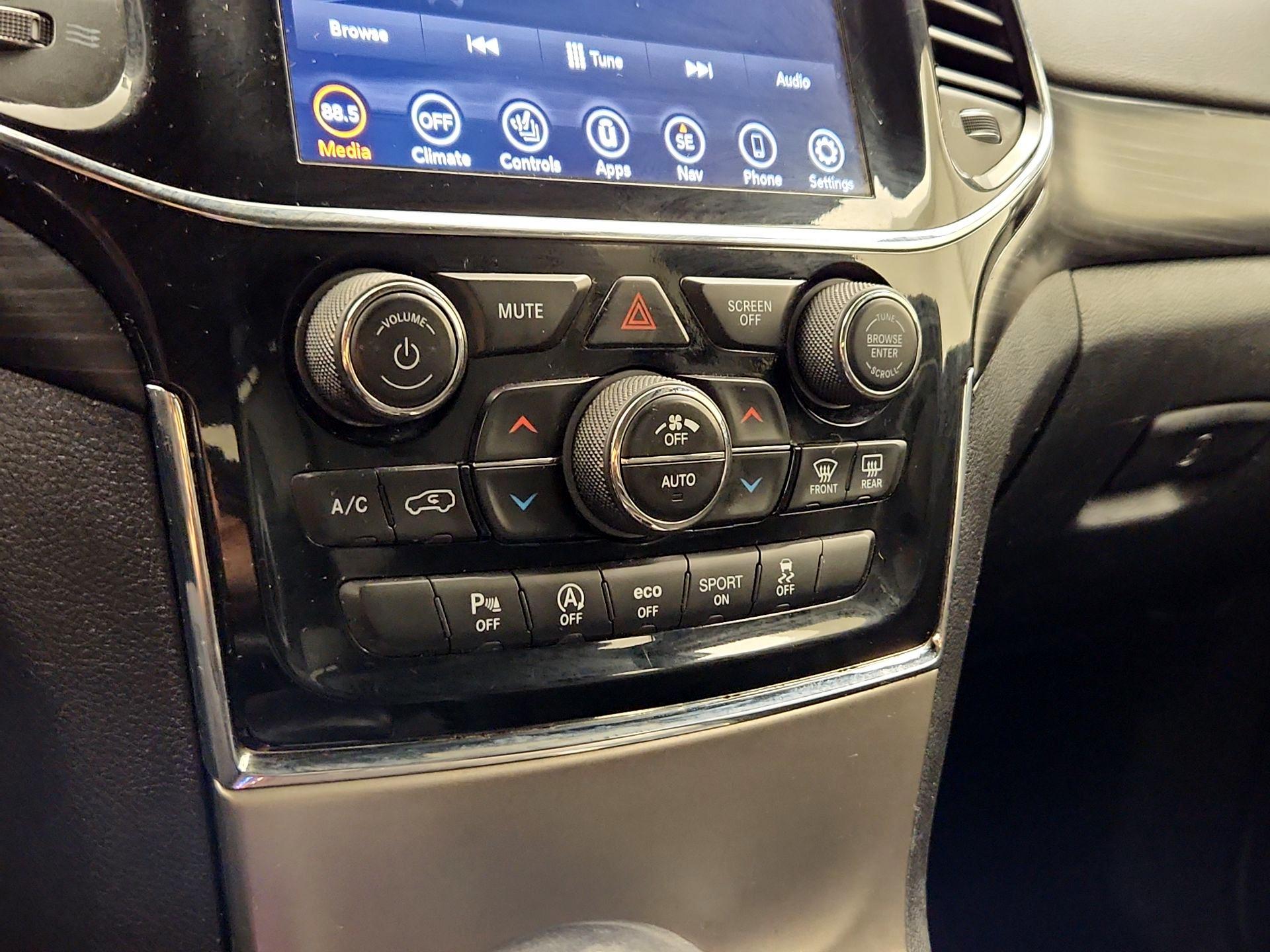 Thumbnail: 2020 Jeep Grand Cherokee - 17