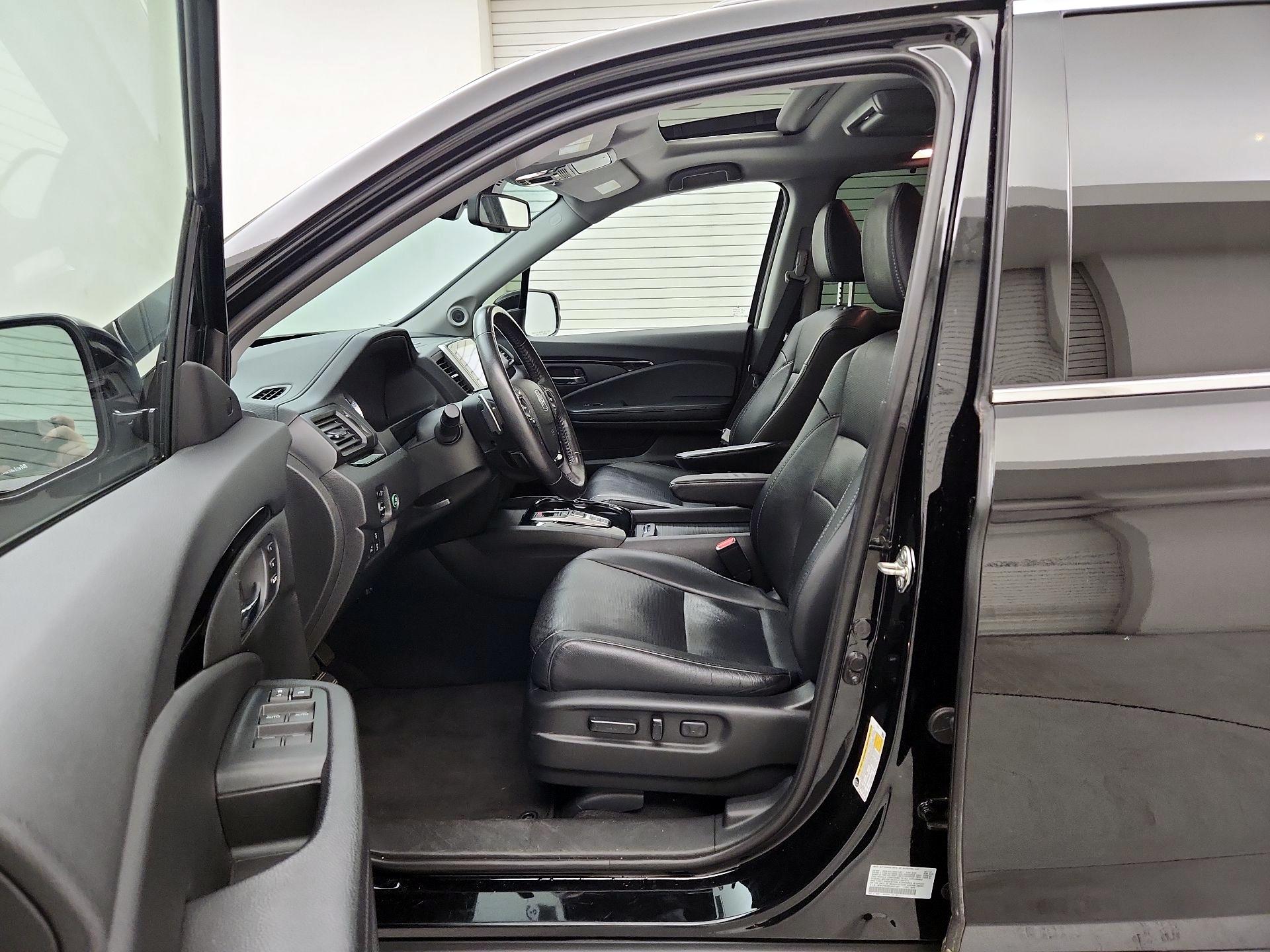 Thumbnail: 2018 Honda Pilot - 11