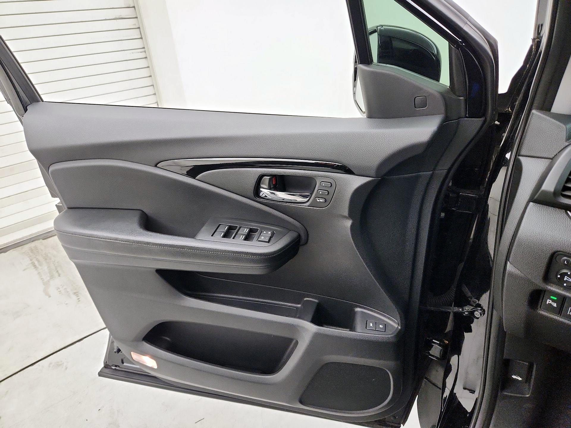 Thumbnail: 2018 Honda Pilot - 12
