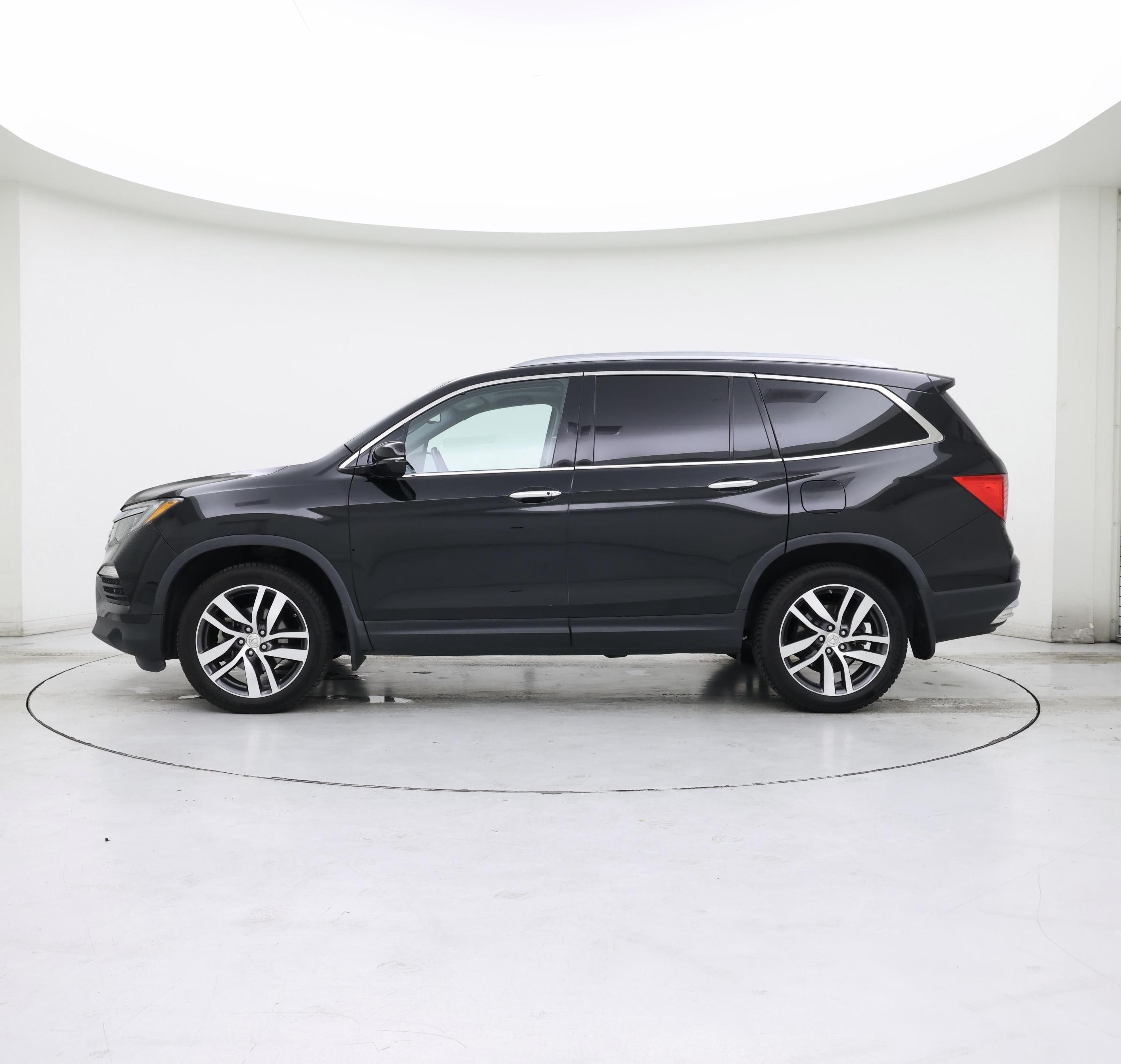 Thumbnail: 2018 Honda Pilot - 3