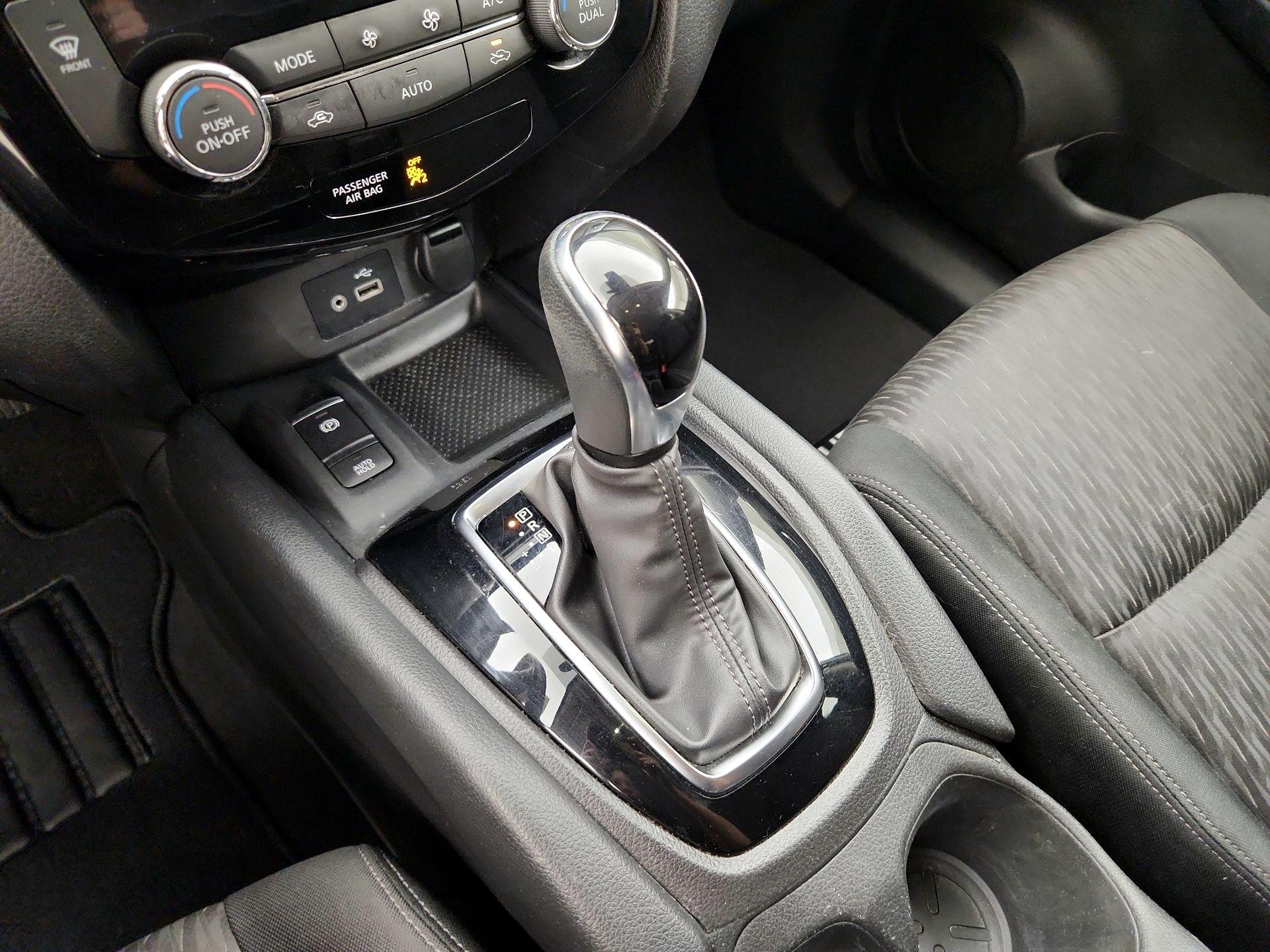 Thumbnail: 2019 Nissan Rogue - 18