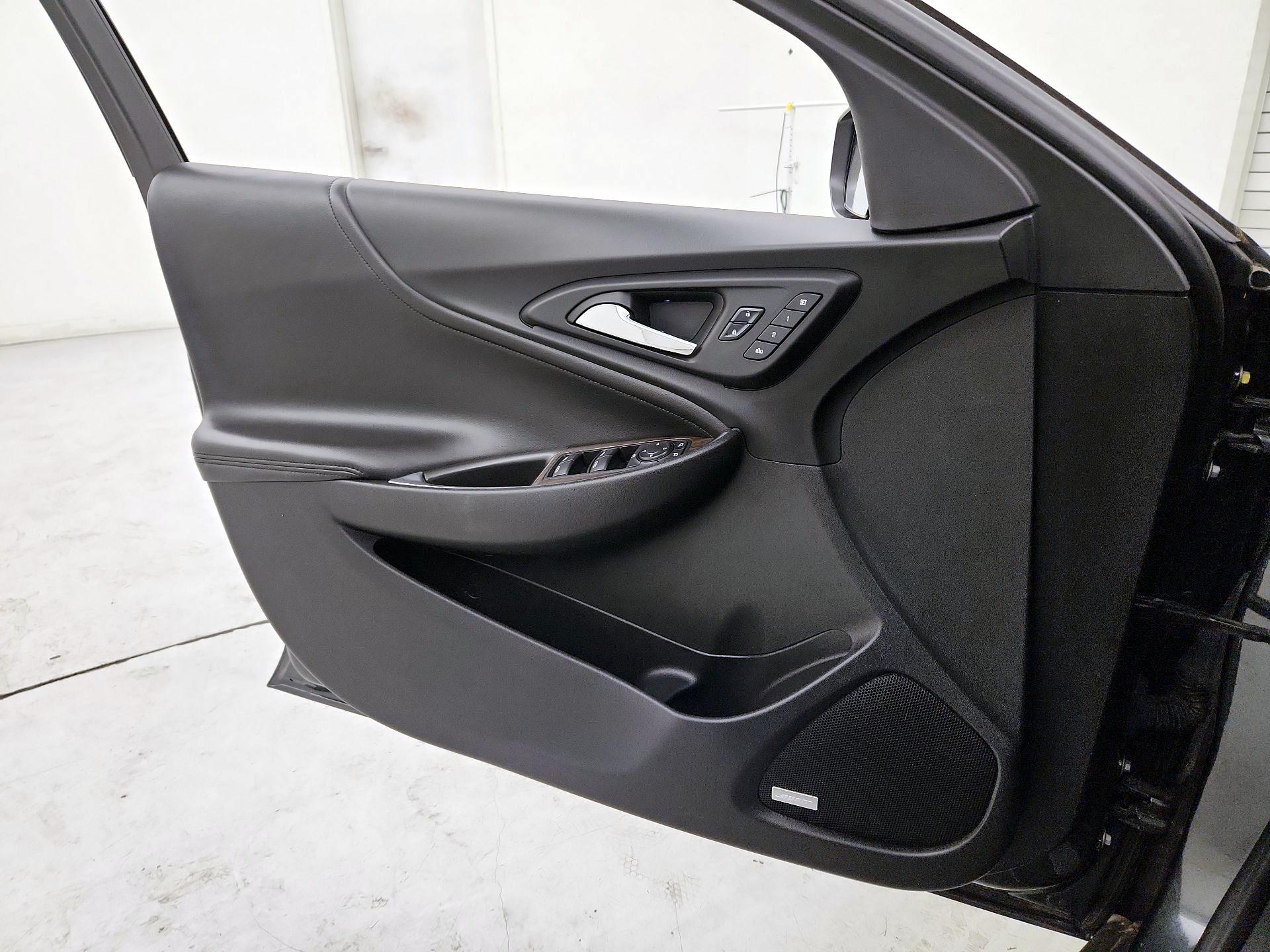 Thumbnail: 2016 Chevrolet Malibu - 12