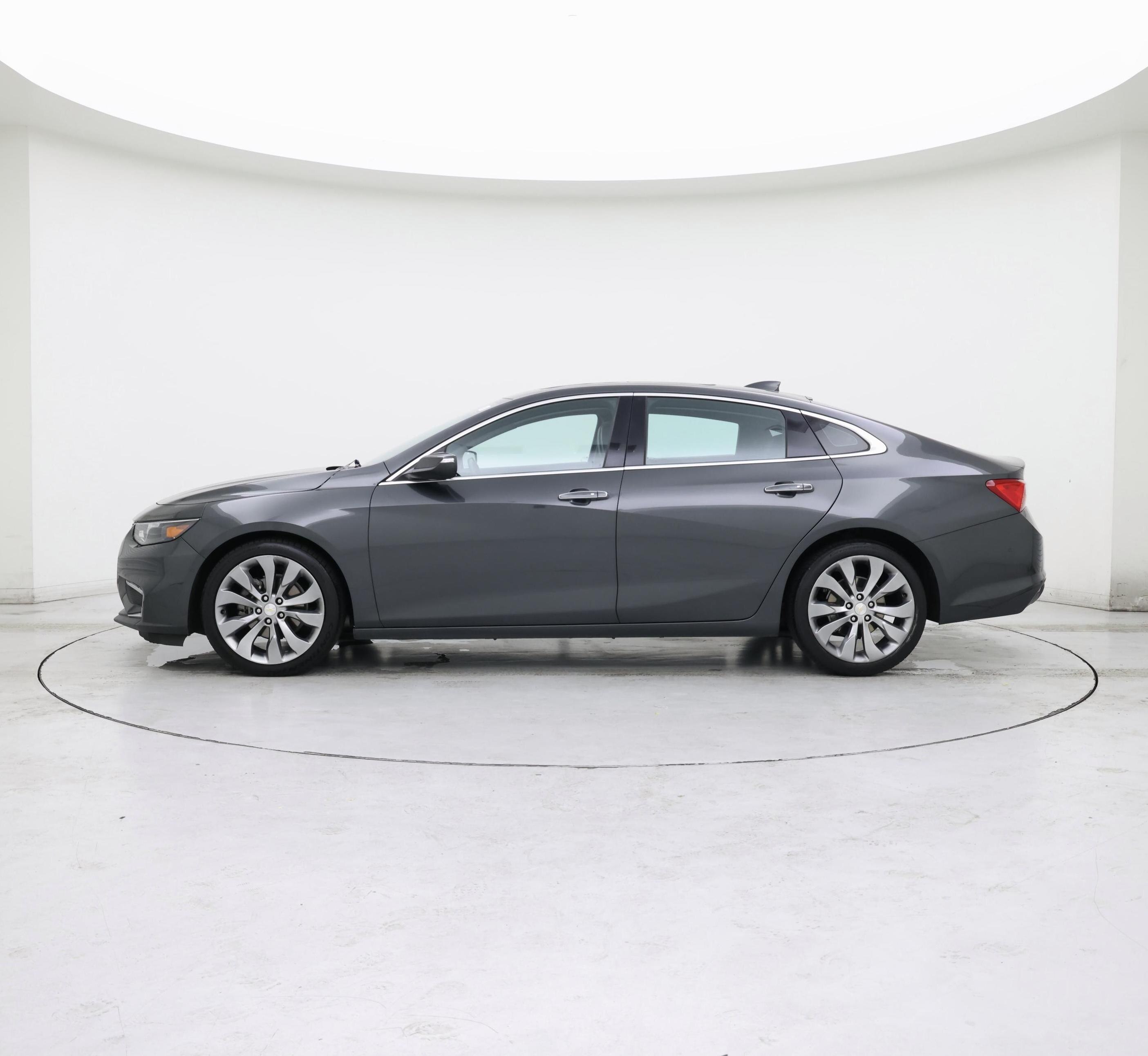 Thumbnail: 2016 Chevrolet Malibu - 3