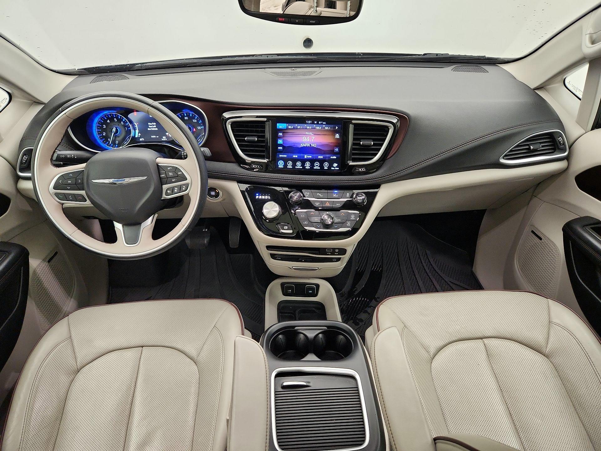 Thumbnail: 2017 Chrysler Pacifica - 9