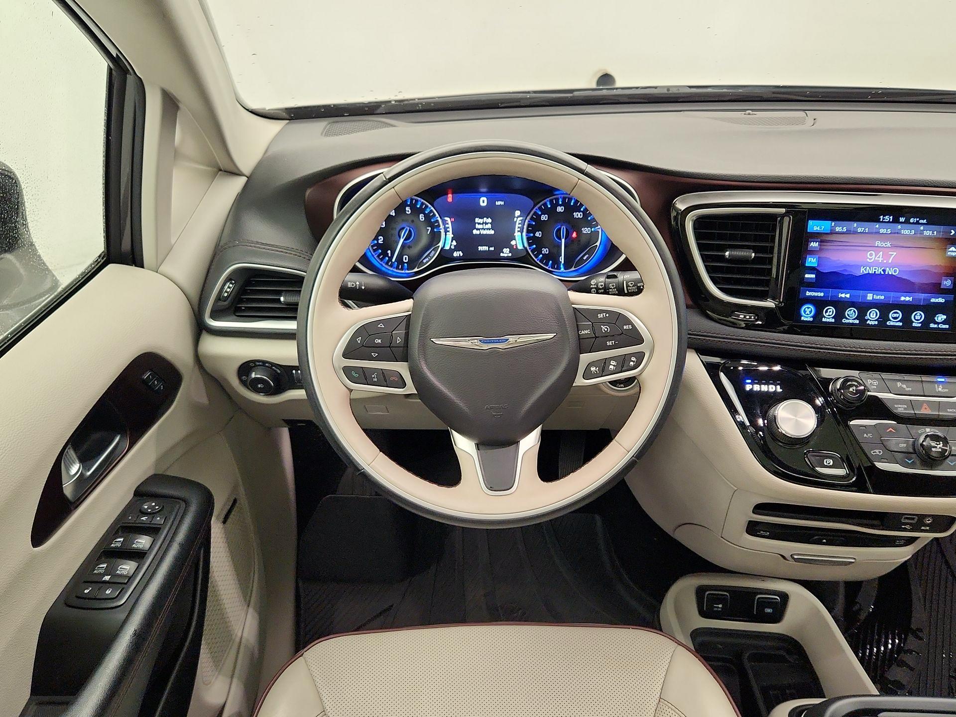 Thumbnail: 2017 Chrysler Pacifica - 10